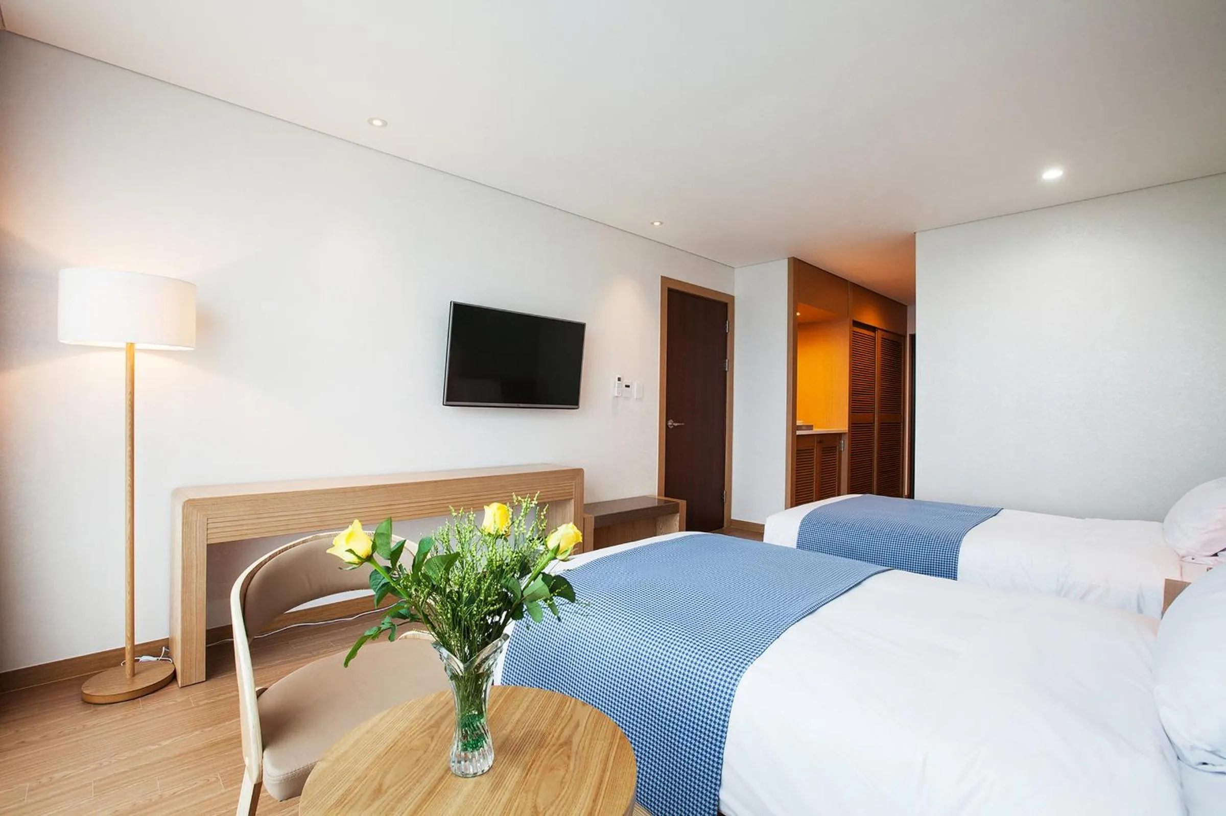 Bedroom, Bed in YOUUS Hotel