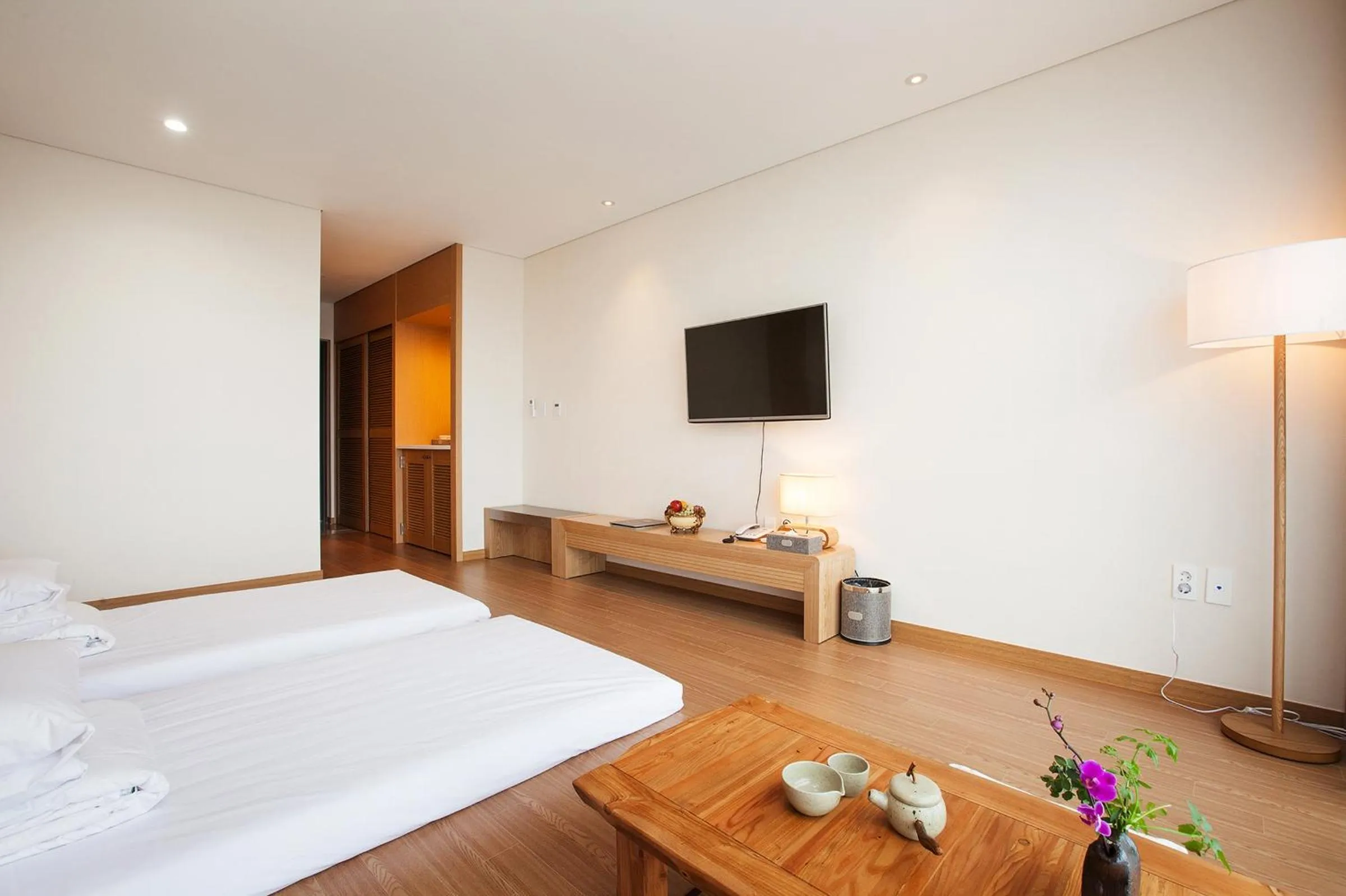 Bedroom, Bed in YOUUS Hotel