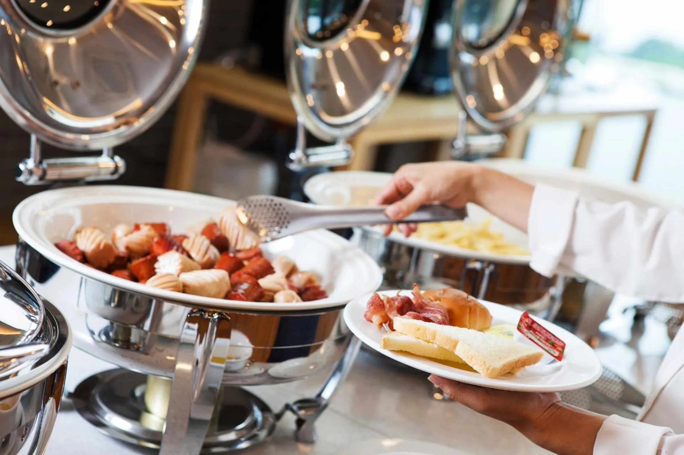 Restaurant/places to eat in YOUUS Hotel