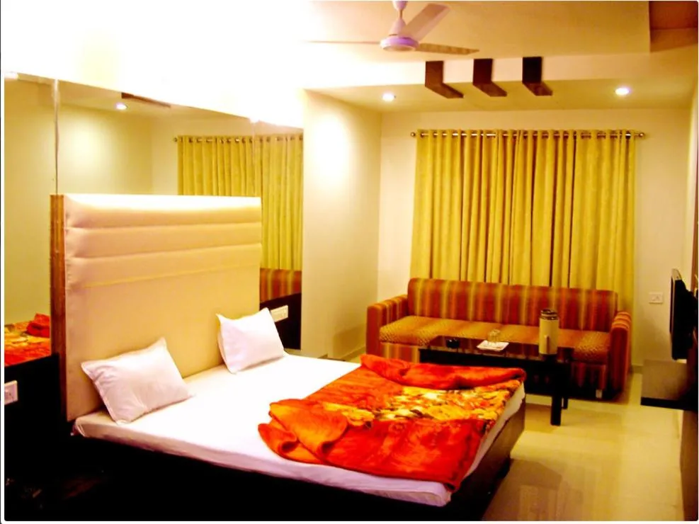 Bed in Hotel Rajmandir