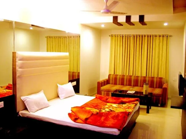 Bed in Hotel Rajmandir