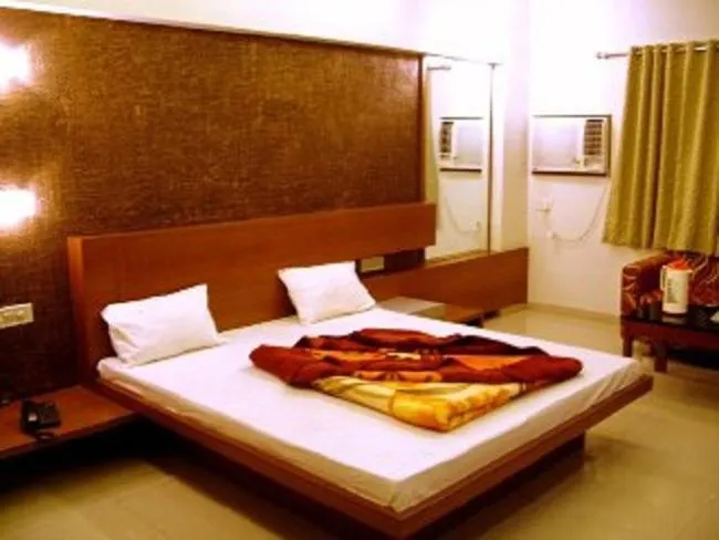 Bed in Hotel Rajmandir