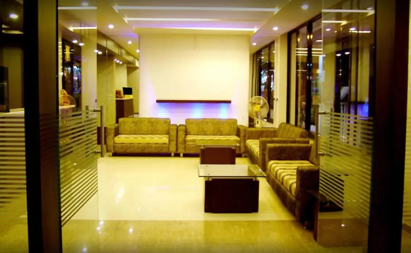 Lobby or reception in Hotel Rajmandir Lobby or reception in Hotel Rajmandir