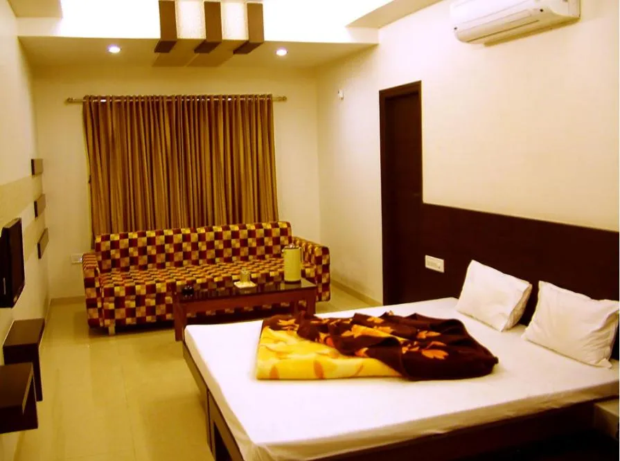 Bed in Hotel Rajmandir