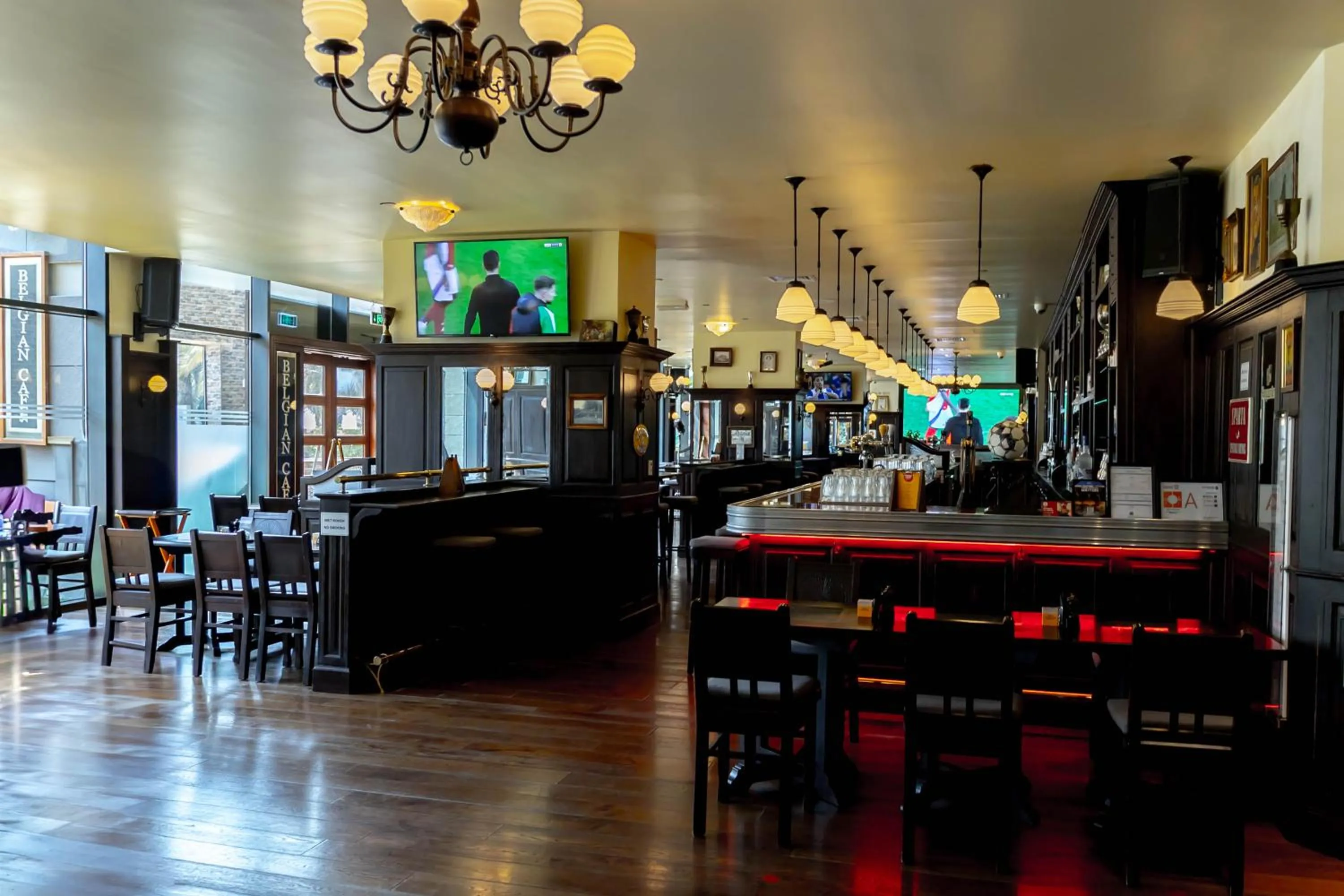 Restaurant/places to eat in Yas Plaza Bay by IHG