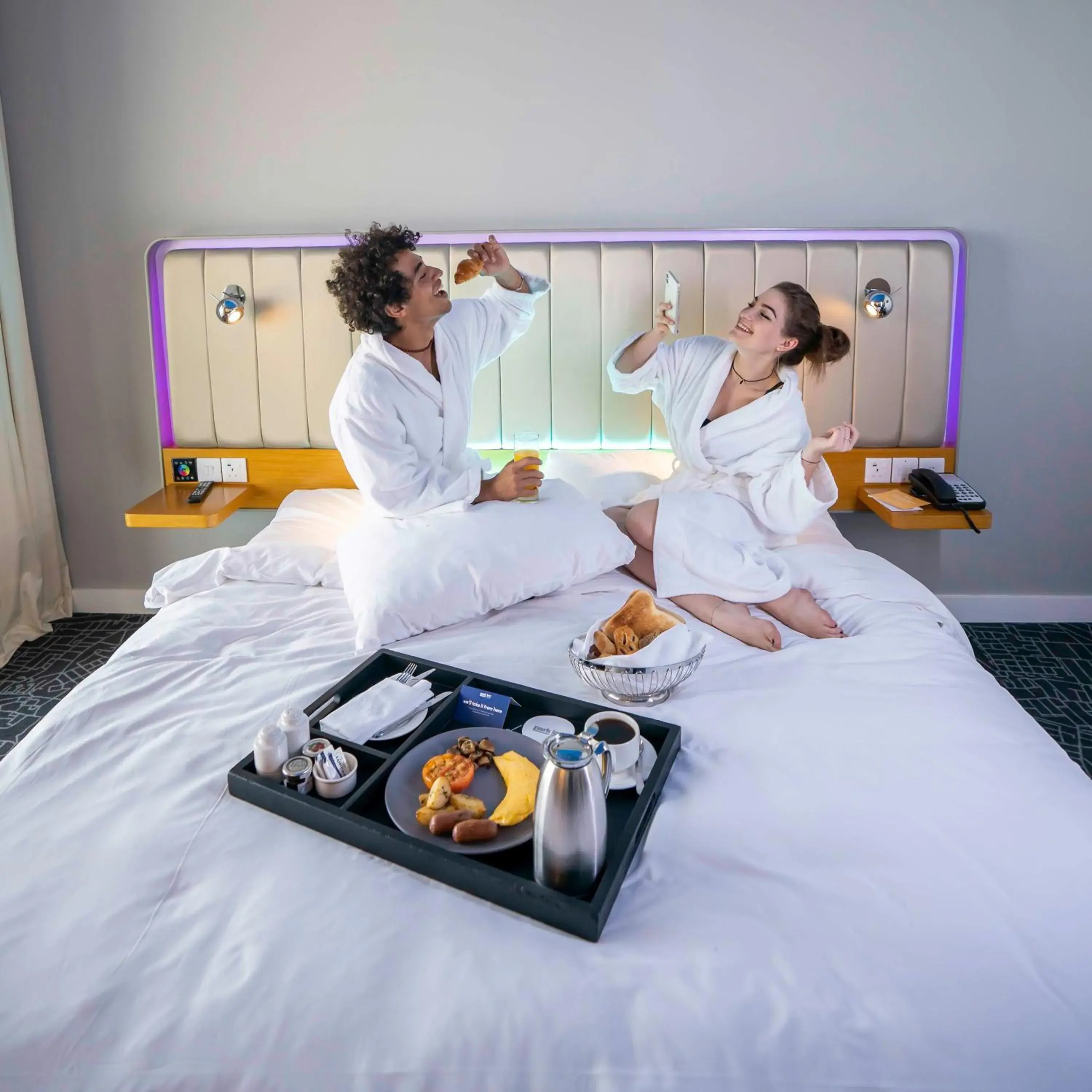 Bedroom, Bed in Park Inn by Radisson Abu Dhabi Yas Island Bedroom, Bed in Park Inn by Radisson Abu Dhabi Yas Island