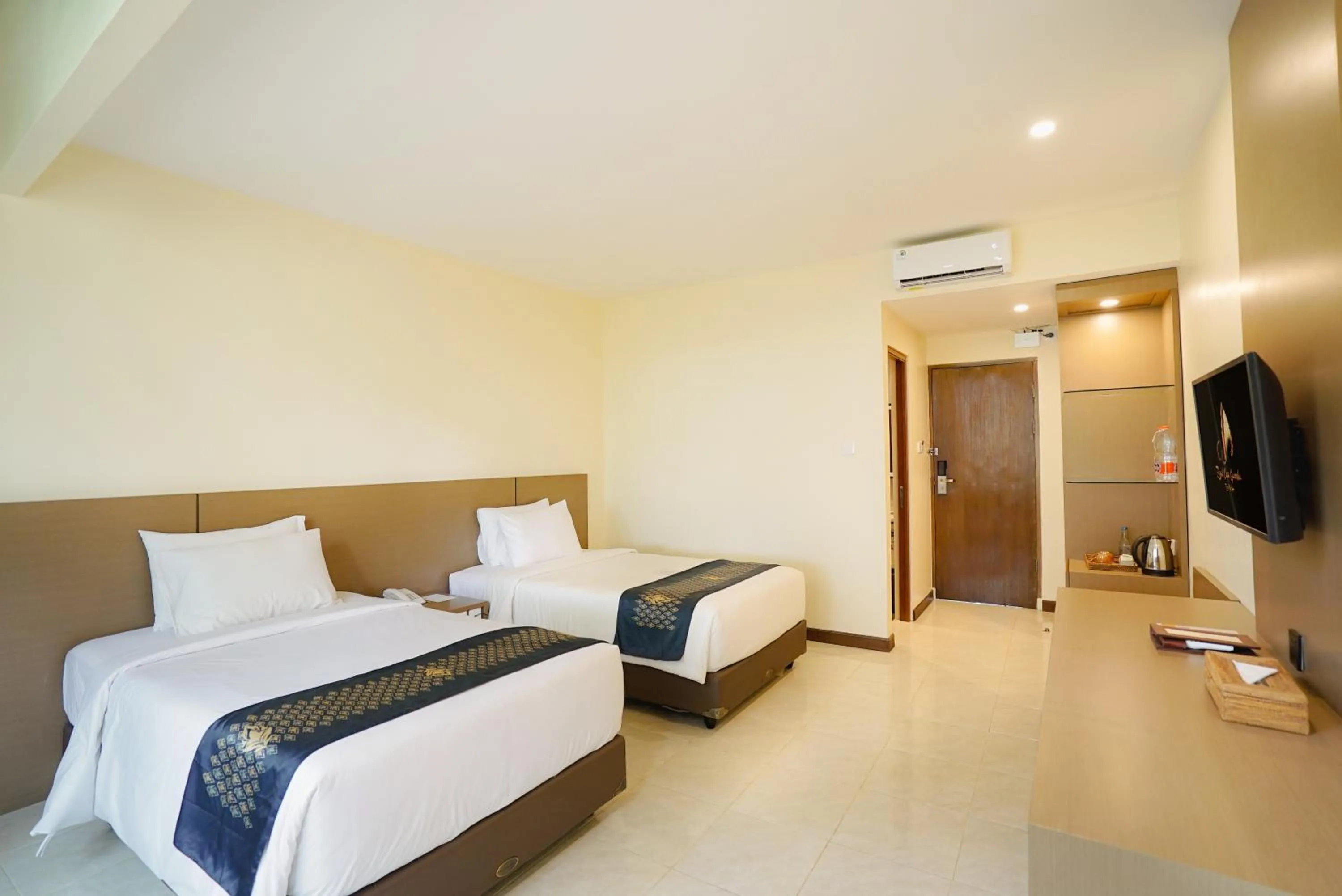 Twin Room with Garden View in Royal Casa Ganesha