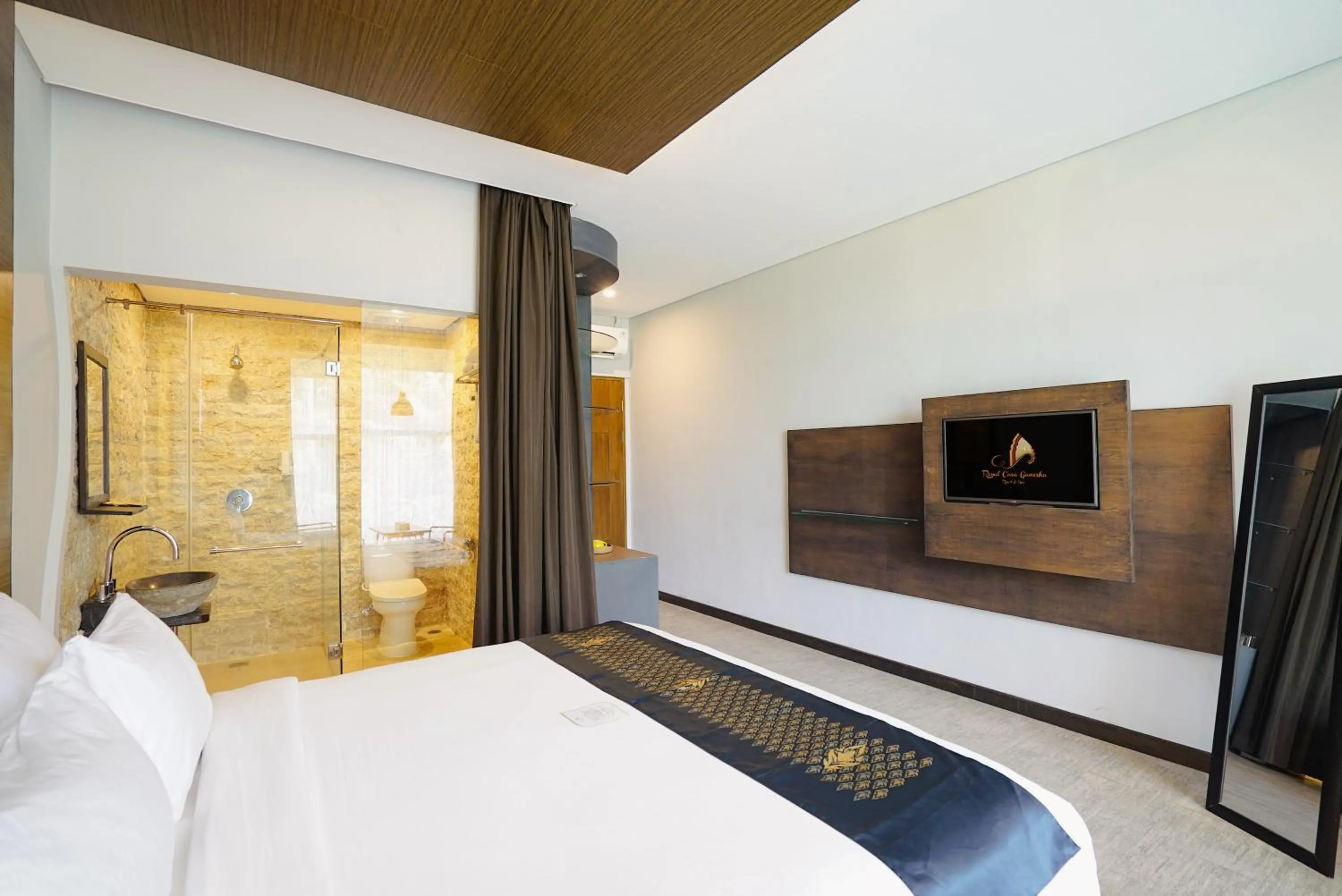 Toilet, Bed in Royal Casa Ganesha