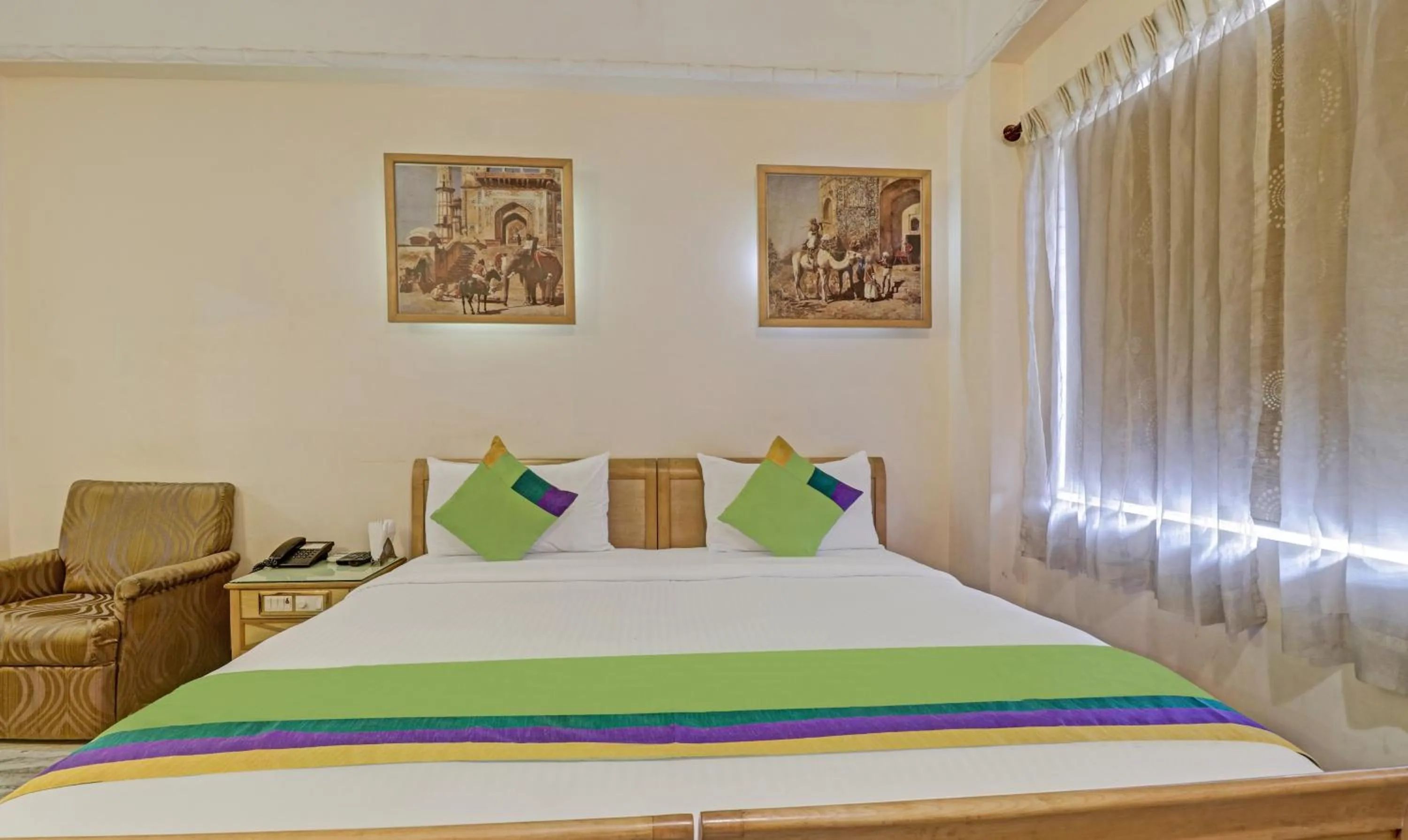 Bedroom, Bed in Treebo Komfort Suites, 3 Km From Mysore Palace