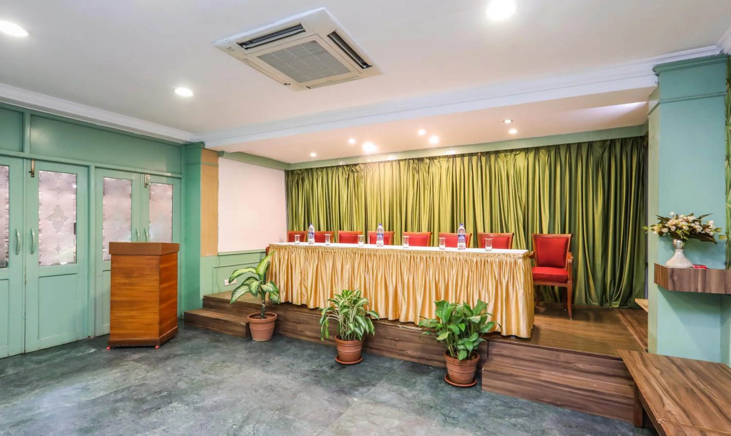 Meeting/conference room in Treebo Komfort Suites, 3 Km From Mysore Palace