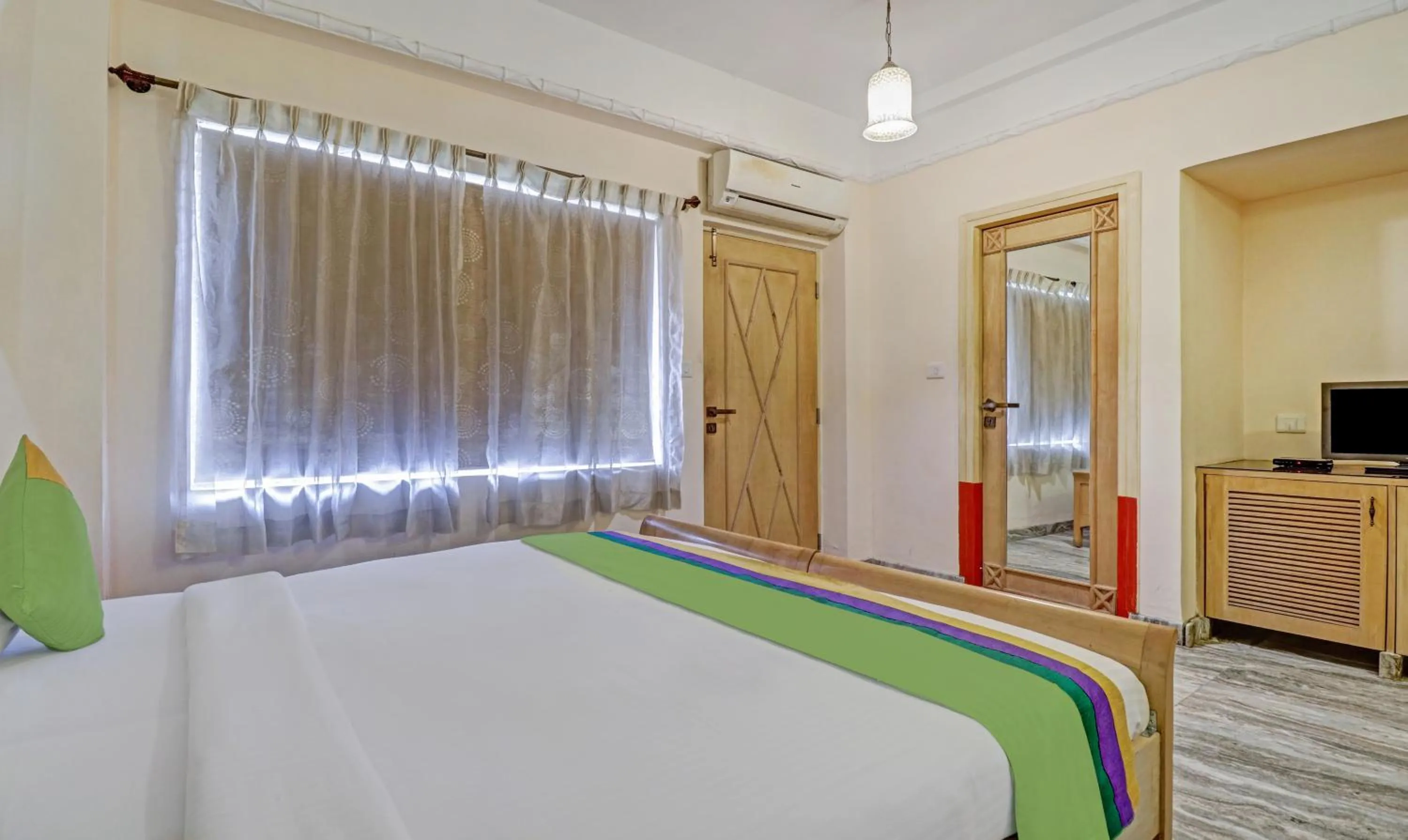 Bedroom, Bed in Treebo Komfort Suites, 3 Km From Mysore Palace