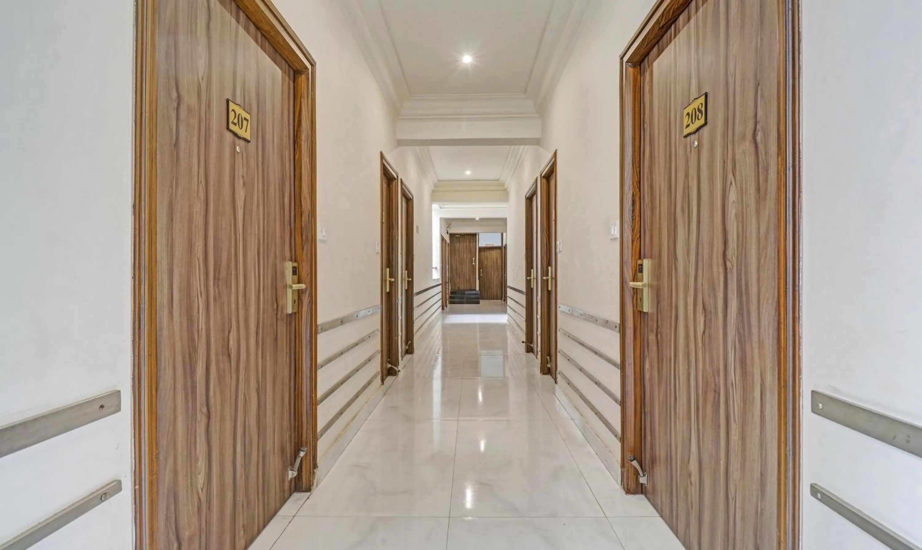 Lobby or reception in Treebo Komfort Suites, 3 Km From Mysore Palace