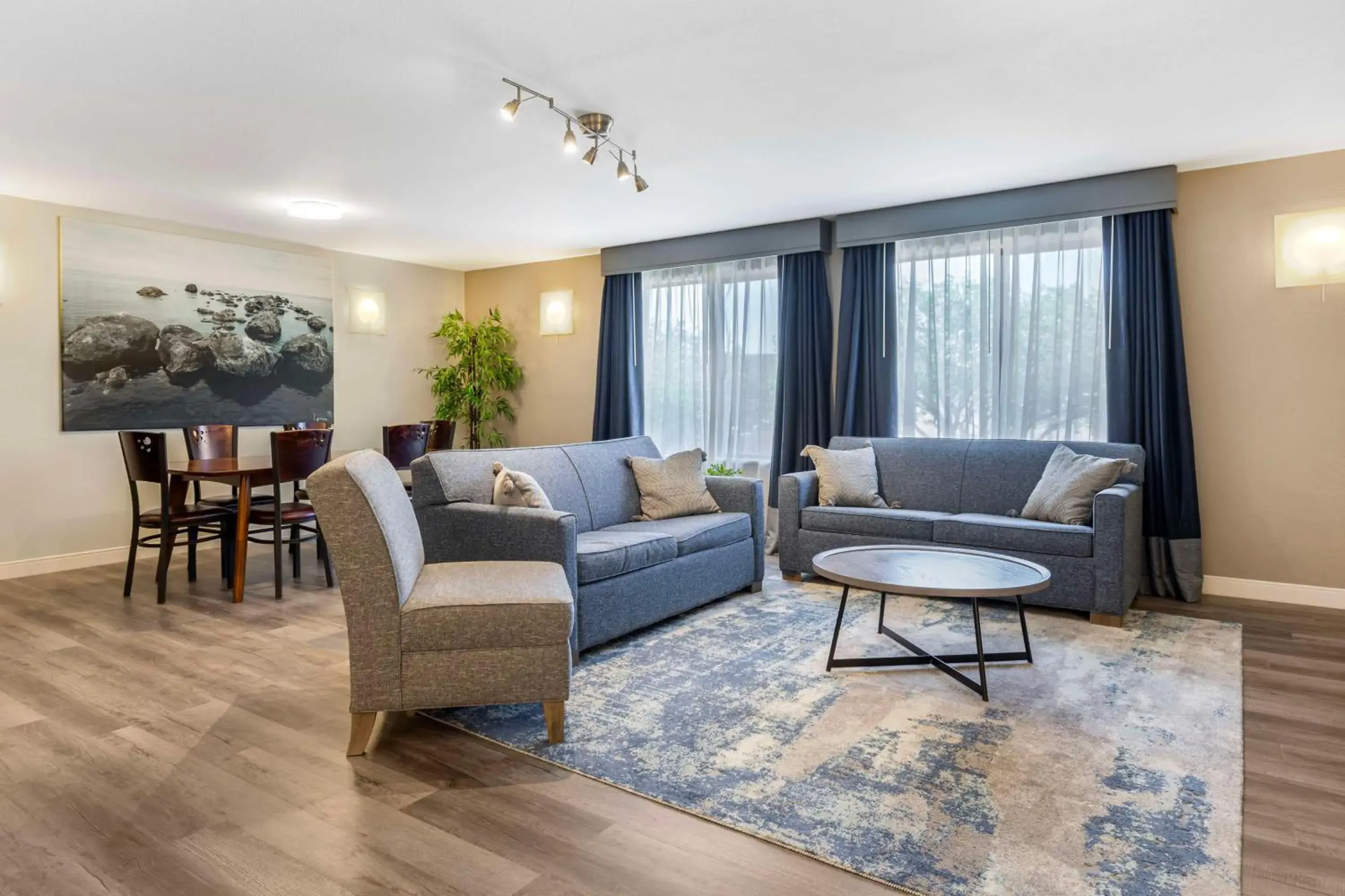 Photo of the whole room in Best Western Plus Lewisville Flower Mound Photo of the whole room in Best Western Plus Lewisville Flower Mound