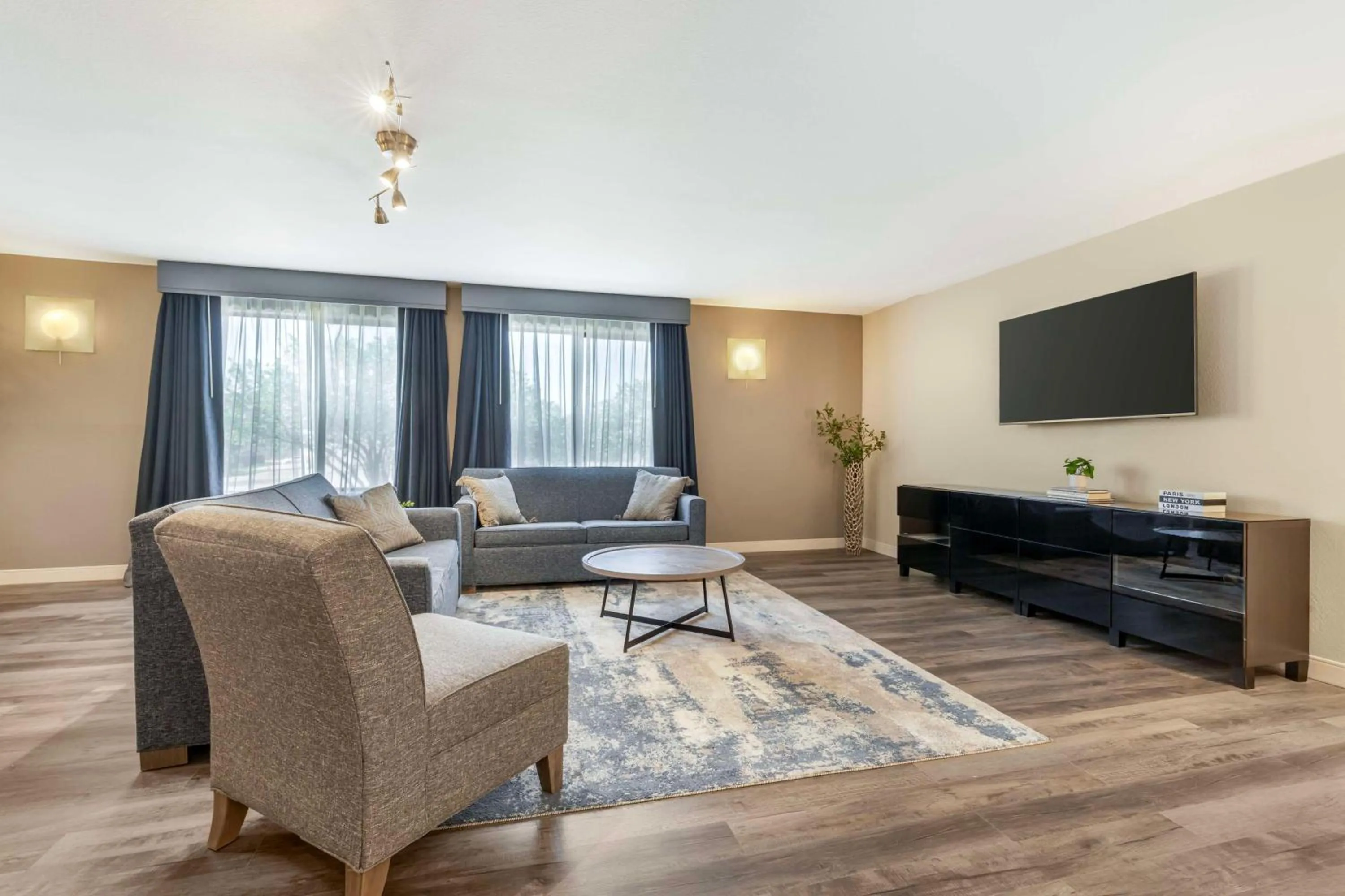 Photo of the whole room in Best Western Plus Lewisville Flower Mound