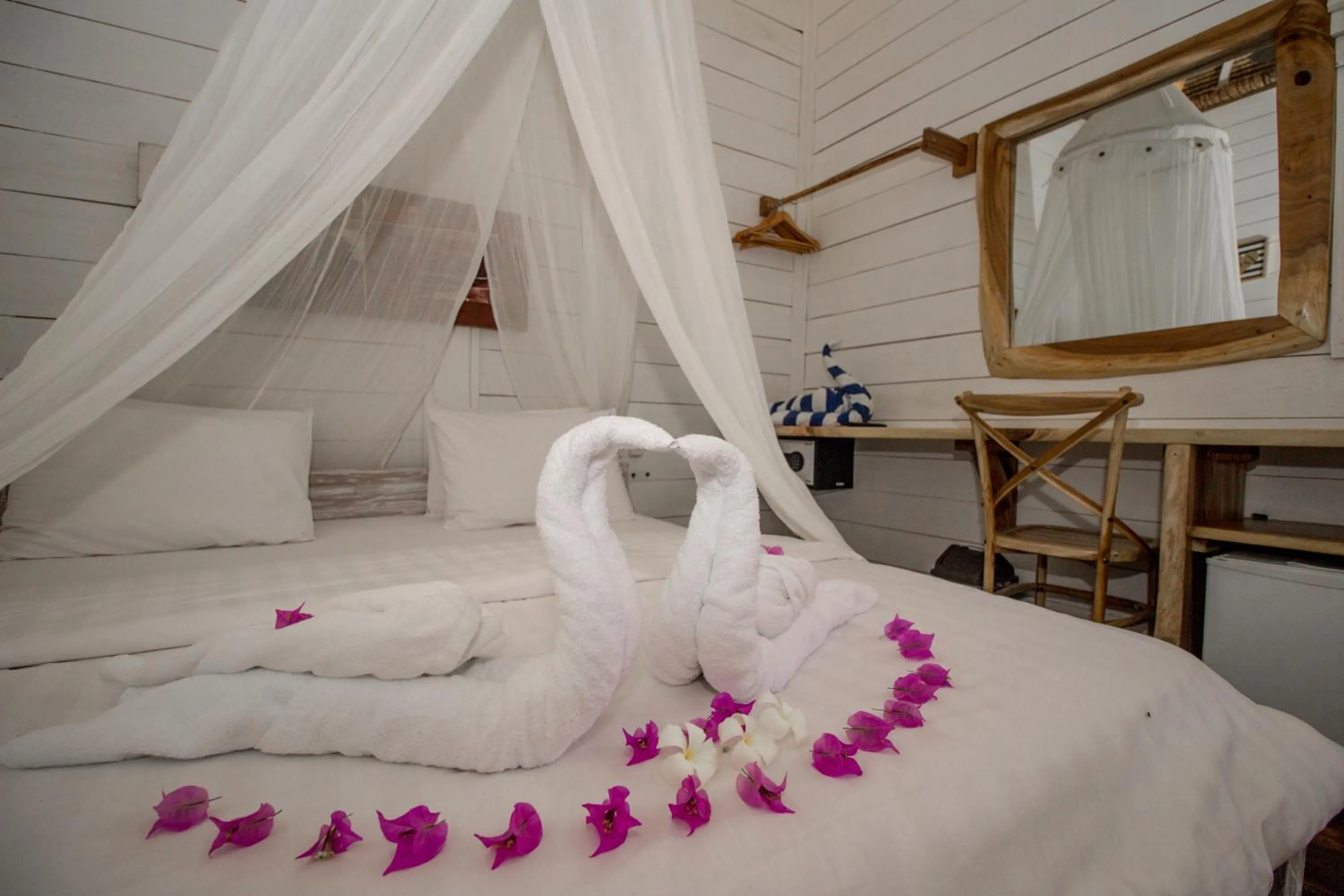 Bed in Gili Breeze Tropical Bungalows