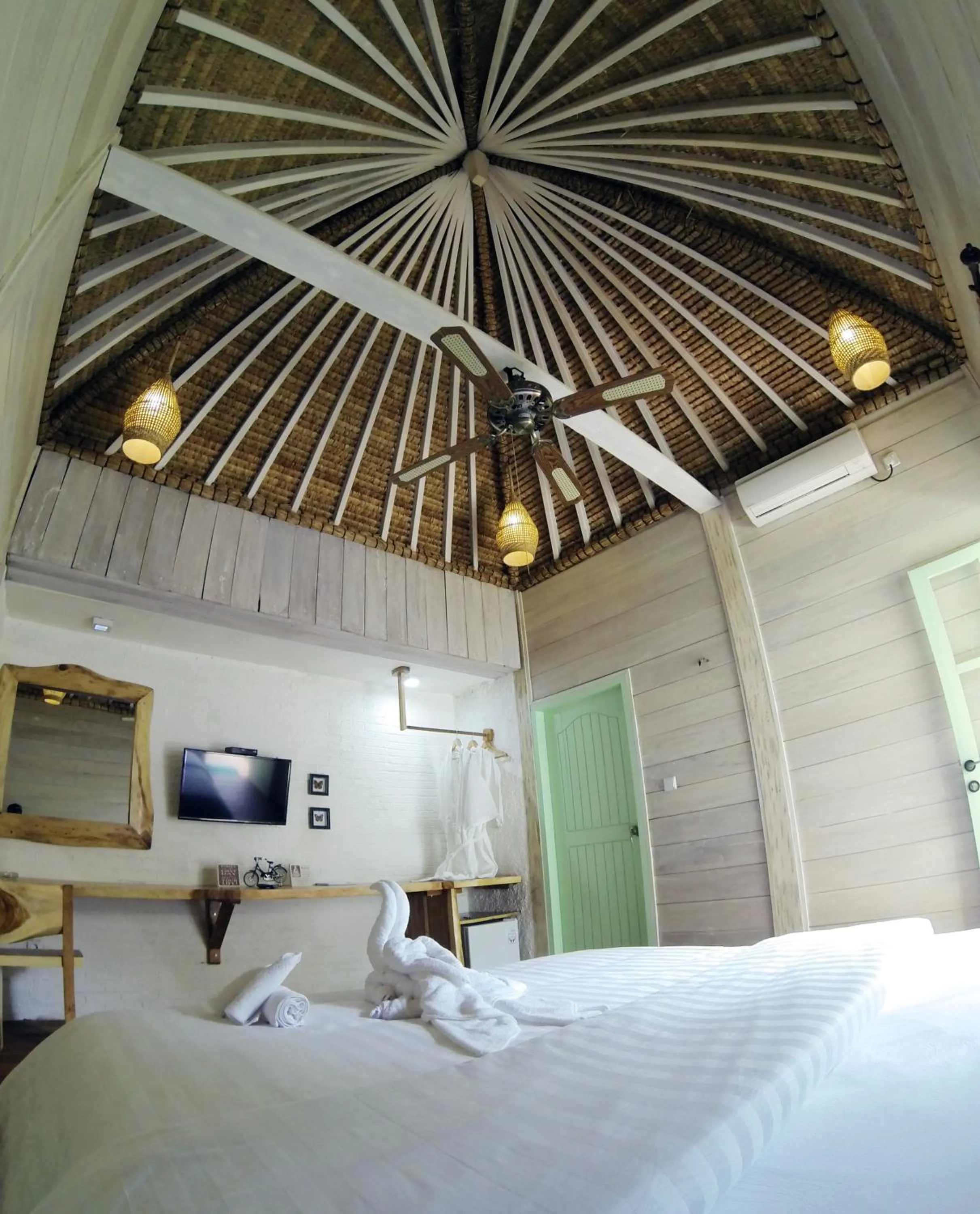 Bed in Gili Breeze Tropical Bungalows