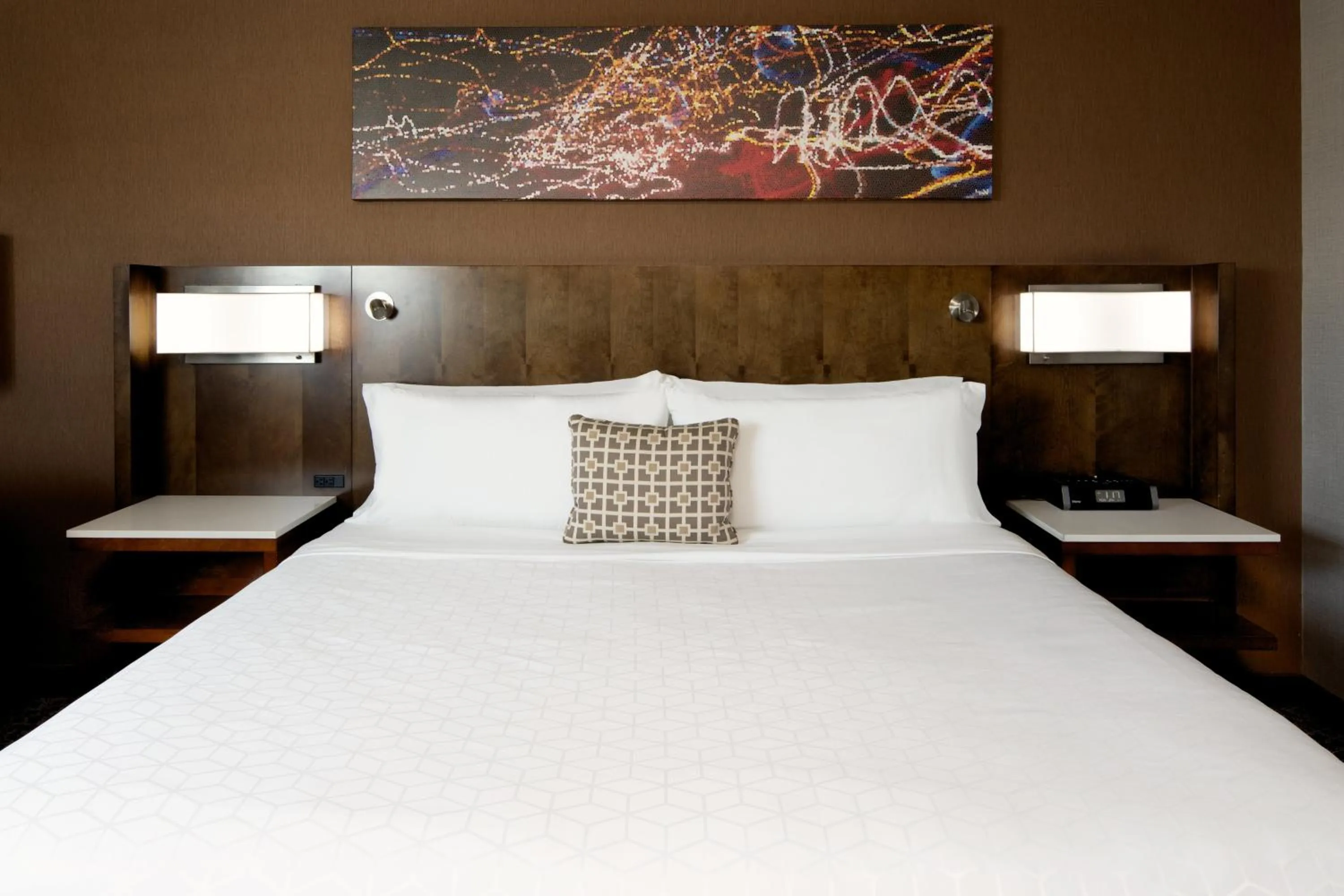 Photo of the whole room, Bed in Holiday Inn Long Beach - Airport by IHG