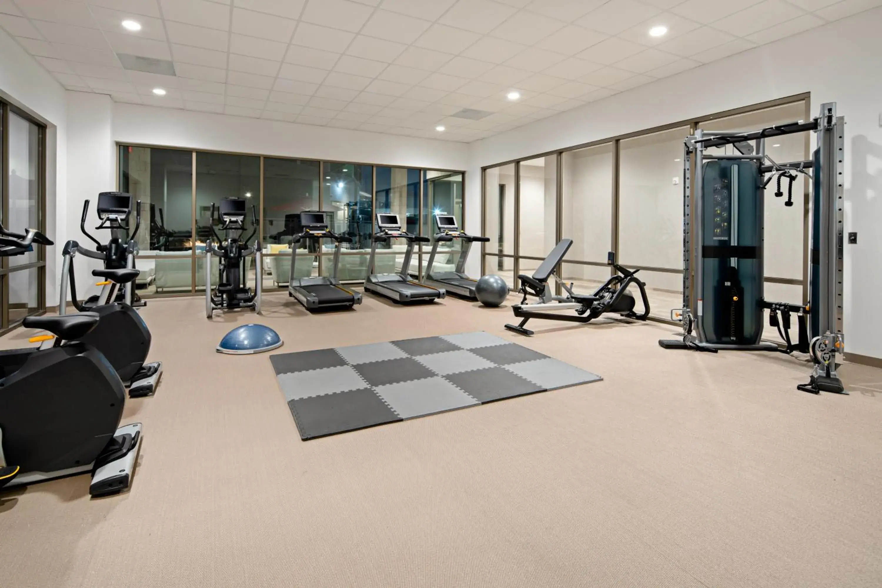 Fitness centre/facilities in Holiday Inn Long Beach - Airport by IHG Fitness centre/facilities in Holiday Inn Long Beach - Airport by IHG
