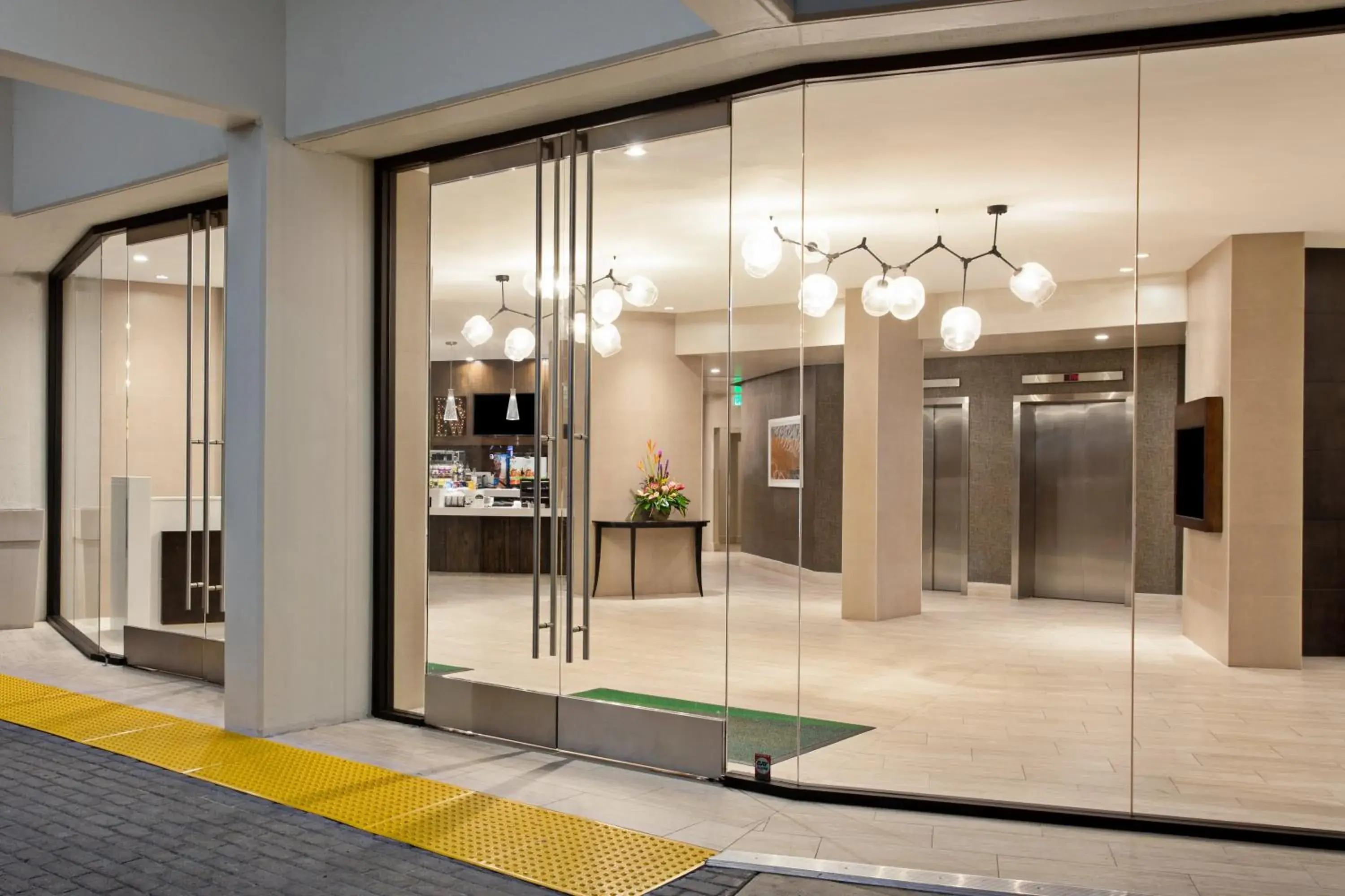 Property building in Holiday Inn Long Beach - Airport by IHG Property building in Holiday Inn Long Beach - Airport by IHG