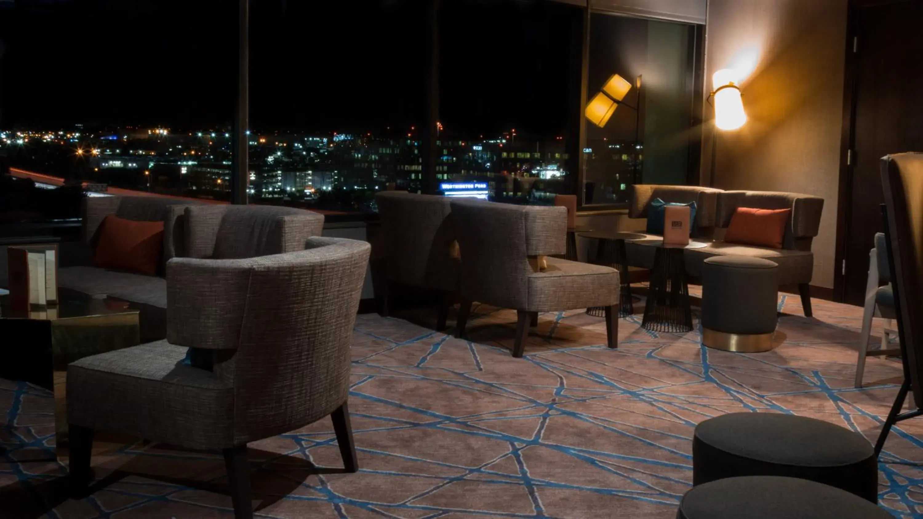Lounge or bar in Holiday Inn Long Beach - Airport by IHG Lounge or bar in Holiday Inn Long Beach - Airport by IHG