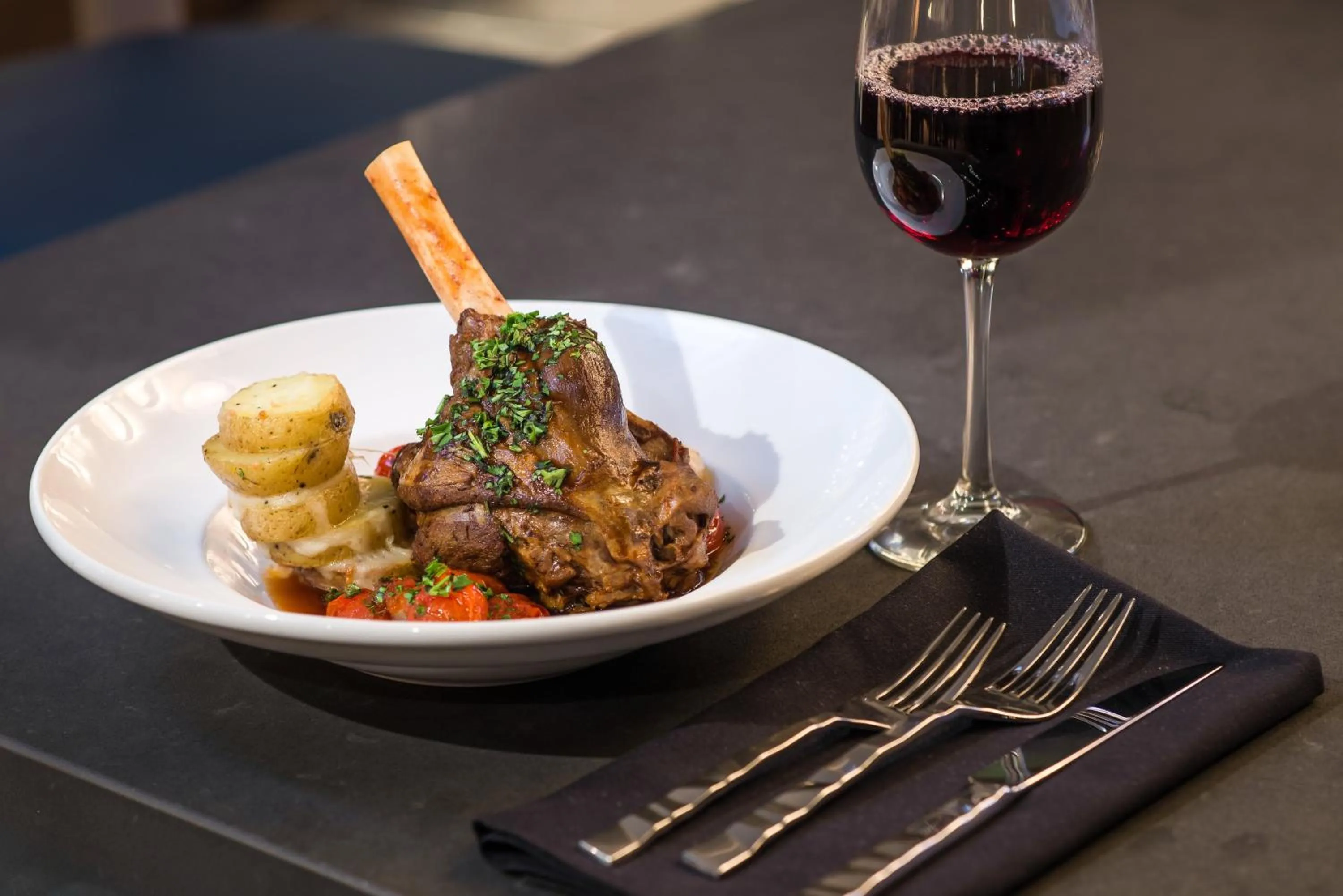 Restaurant/places to eat in Holiday Inn Long Beach - Airport by IHG