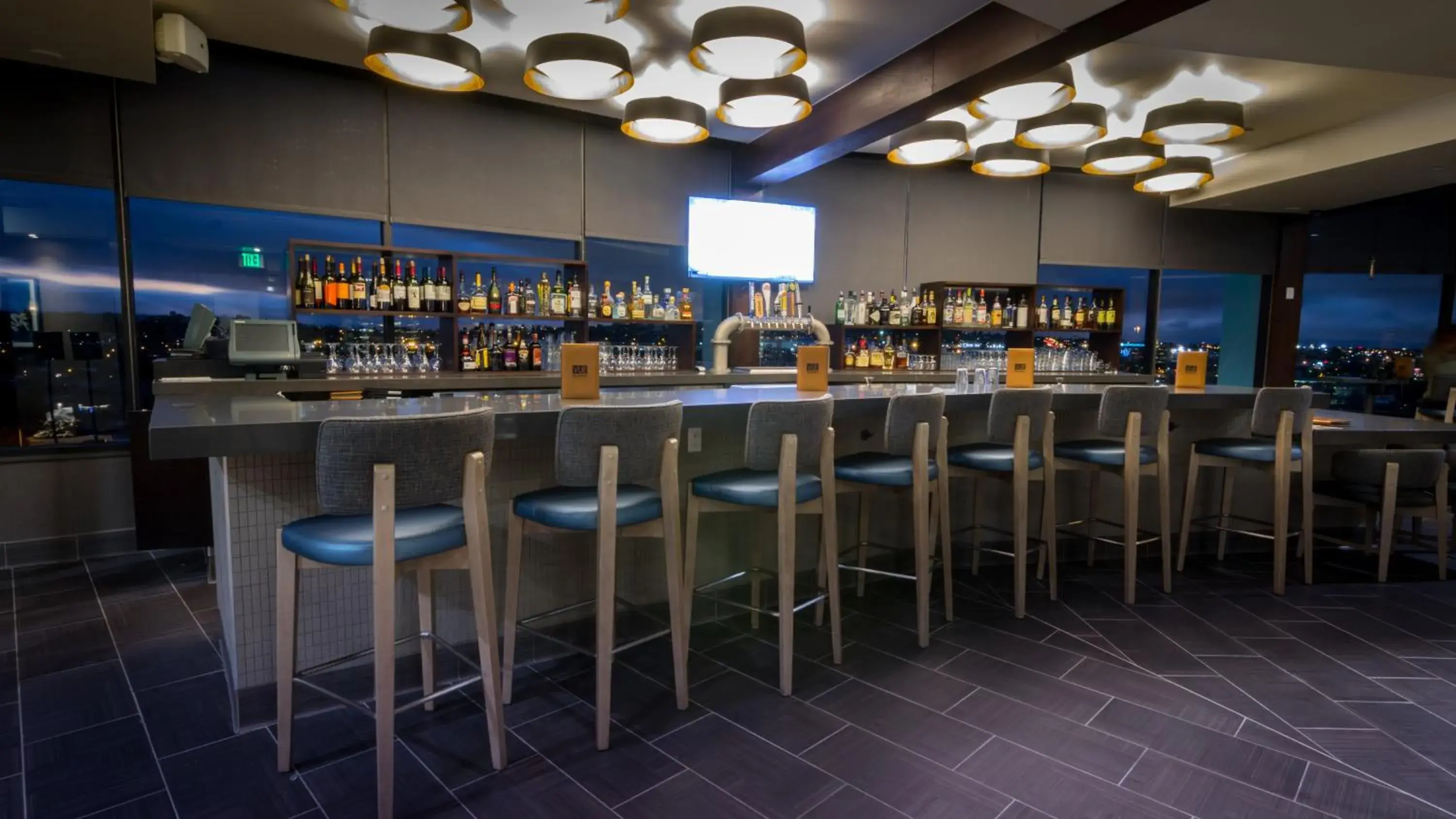 Lounge or bar in Holiday Inn Long Beach - Airport by IHG Lounge or bar in Holiday Inn Long Beach - Airport by IHG