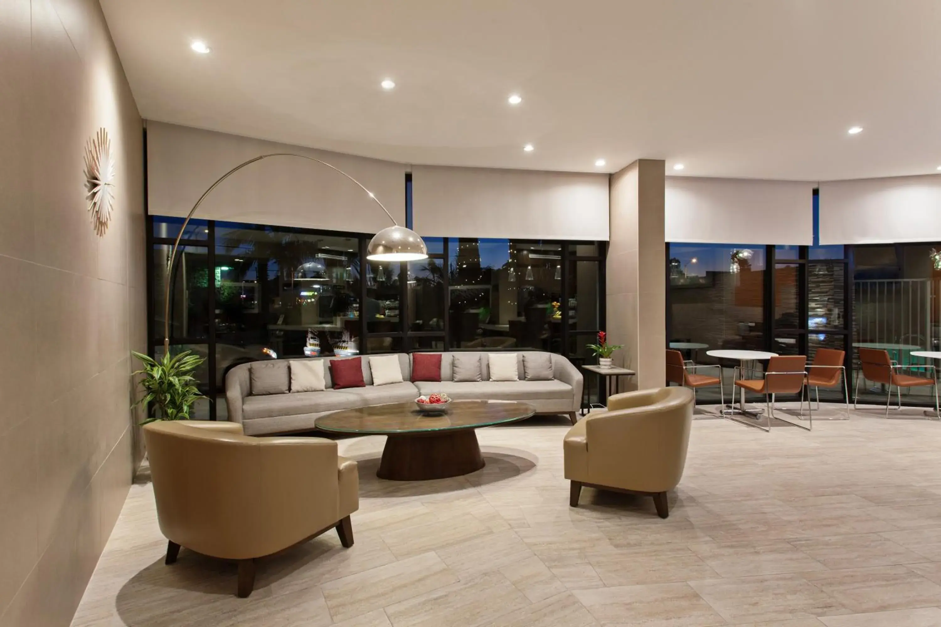 Property building in Holiday Inn Long Beach - Airport by IHG Property building in Holiday Inn Long Beach - Airport by IHG