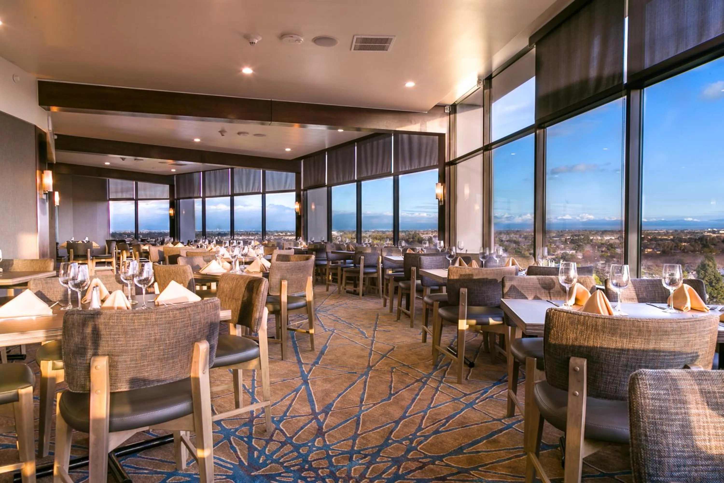 Restaurant/places to eat in Holiday Inn Long Beach - Airport by IHG