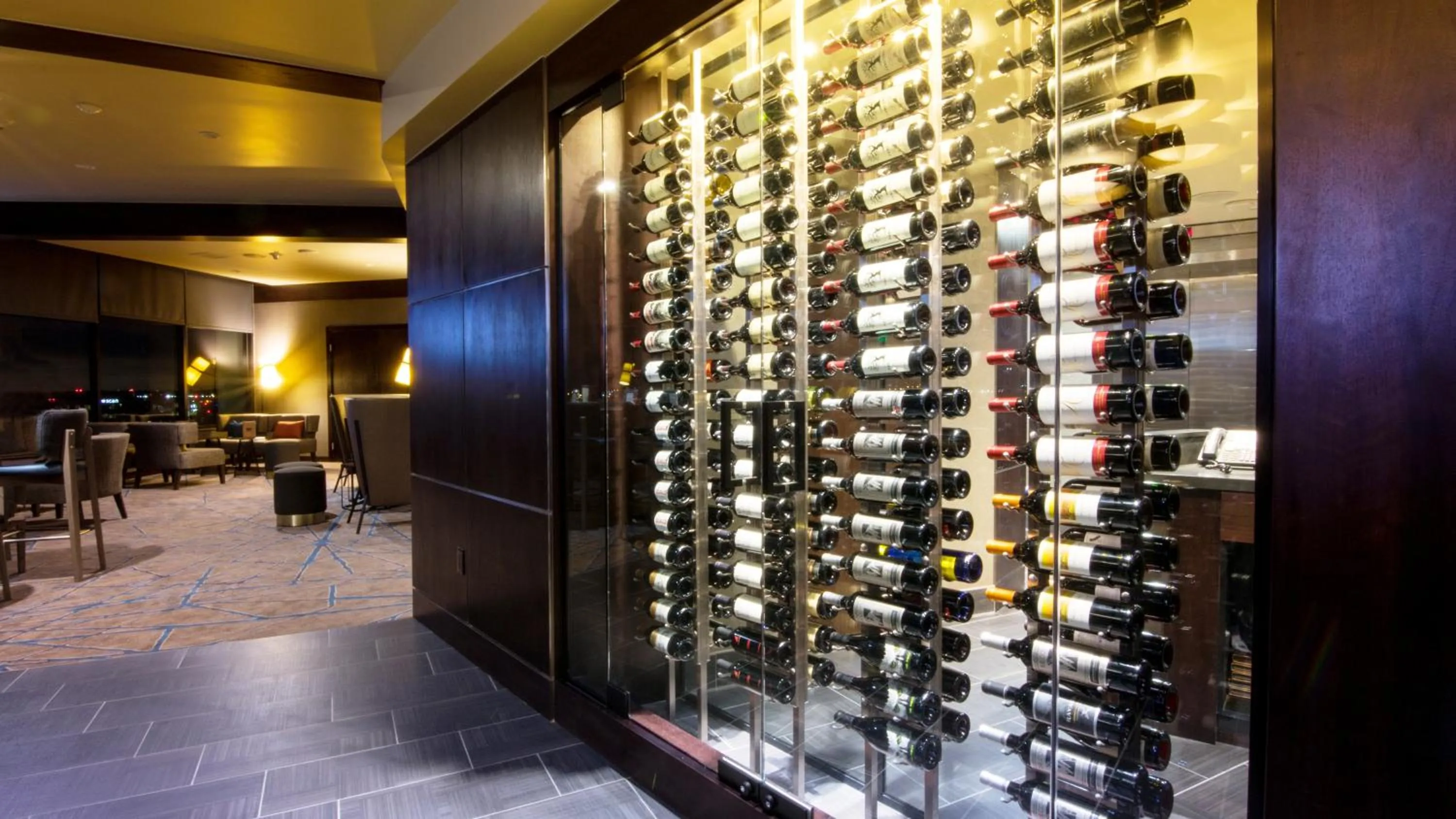 Restaurant/places to eat in Holiday Inn Long Beach - Airport by IHG