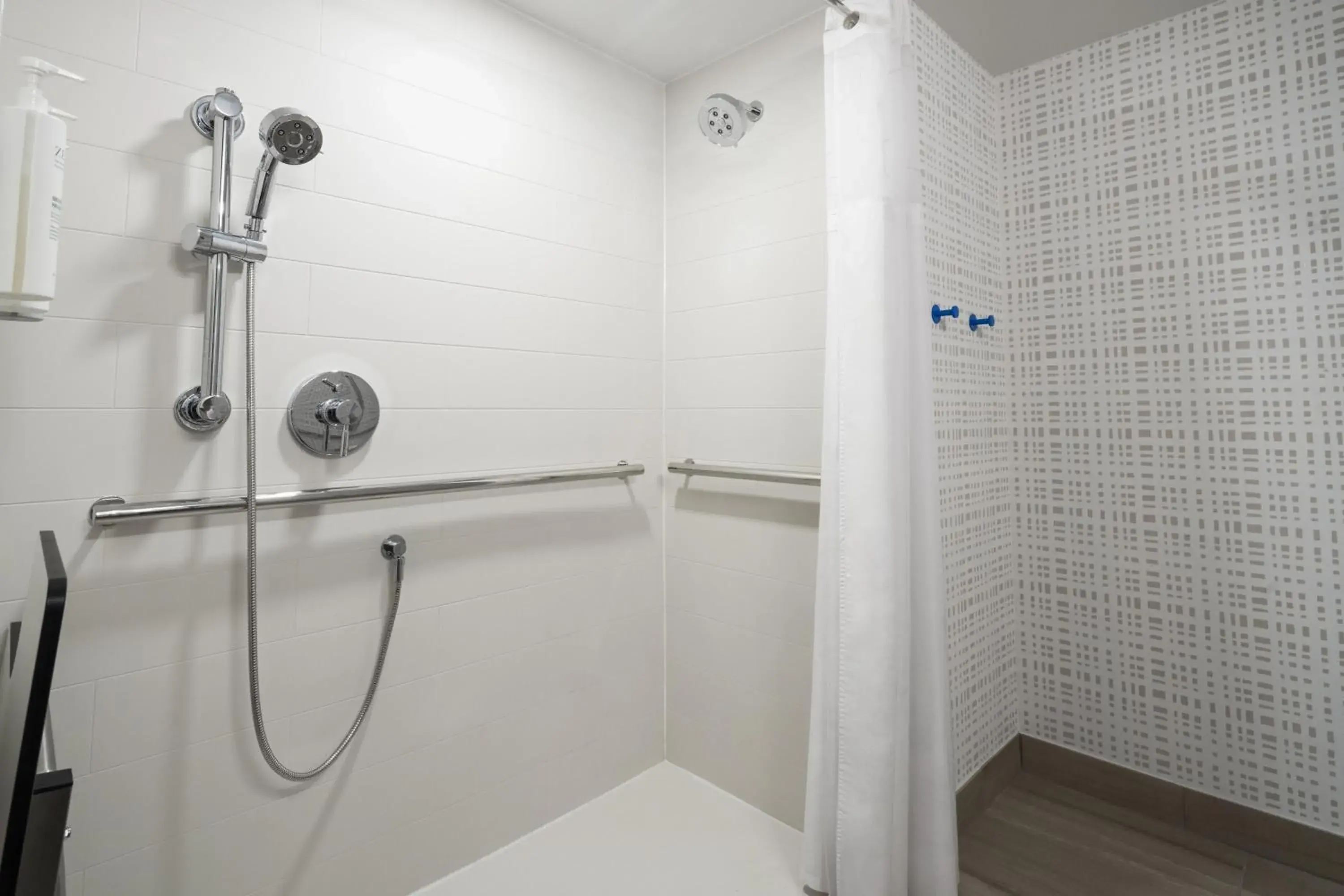 Bathroom in Hampton Inn - York Bathroom in Hampton Inn - York