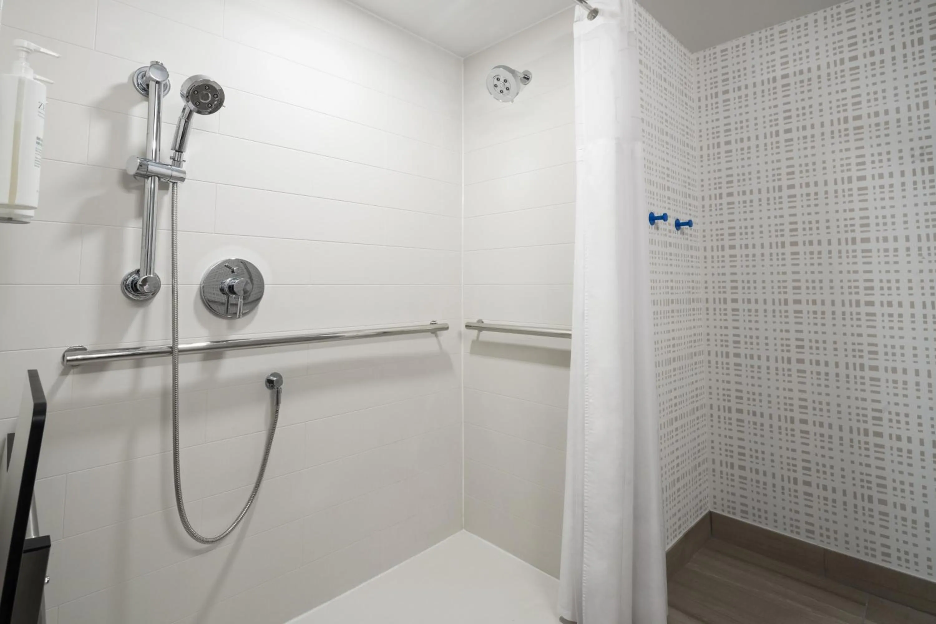 Bathroom in Hampton Inn - York