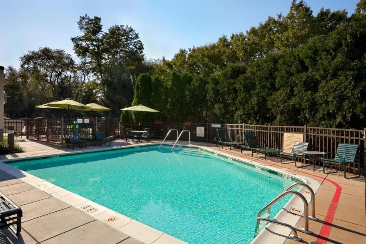Swimming pool in Hampton Inn - York Swimming pool in Hampton Inn - York