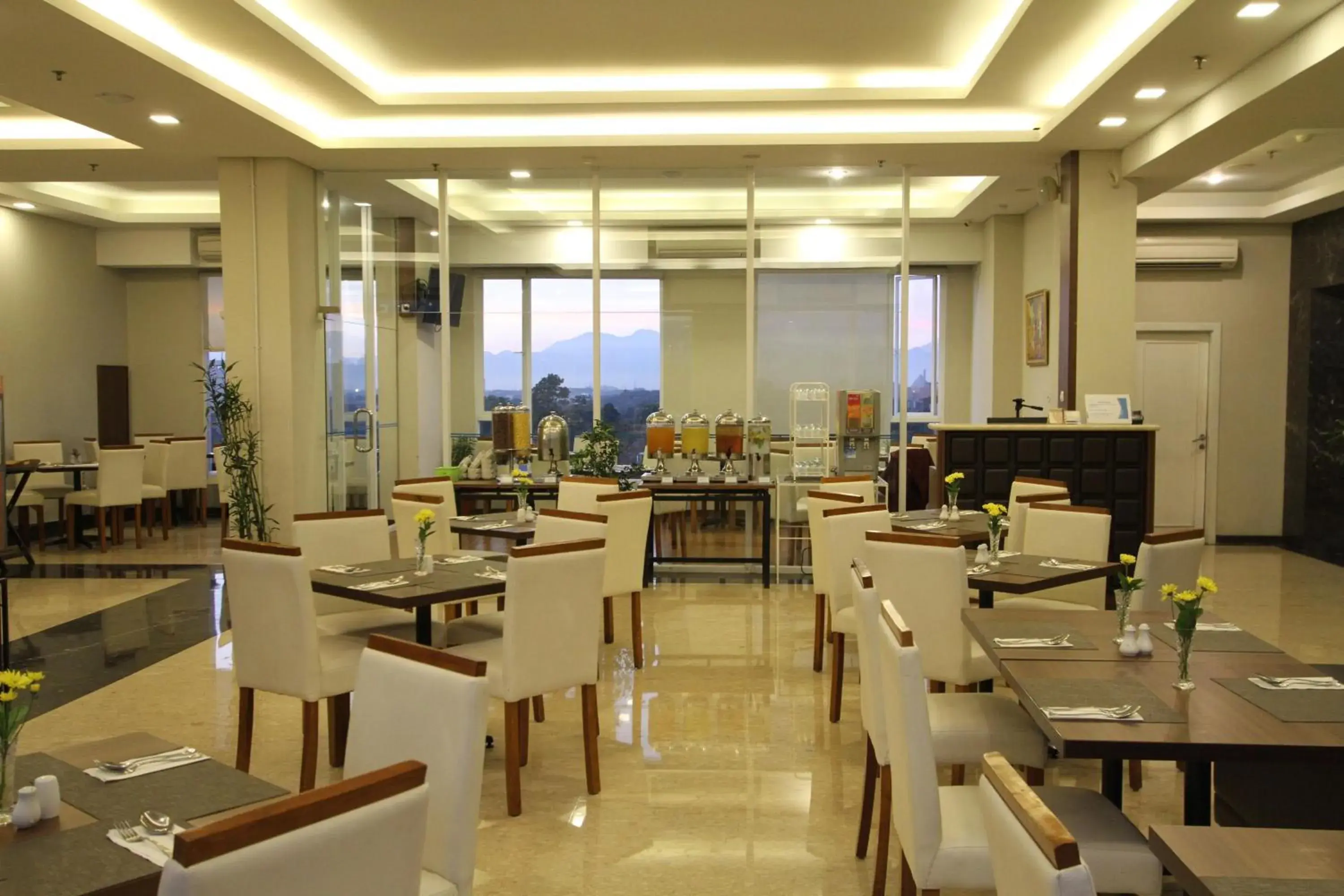 Restaurant/places to eat in Grand Tebu Hotel Restaurant/places to eat in Grand Tebu Hotel