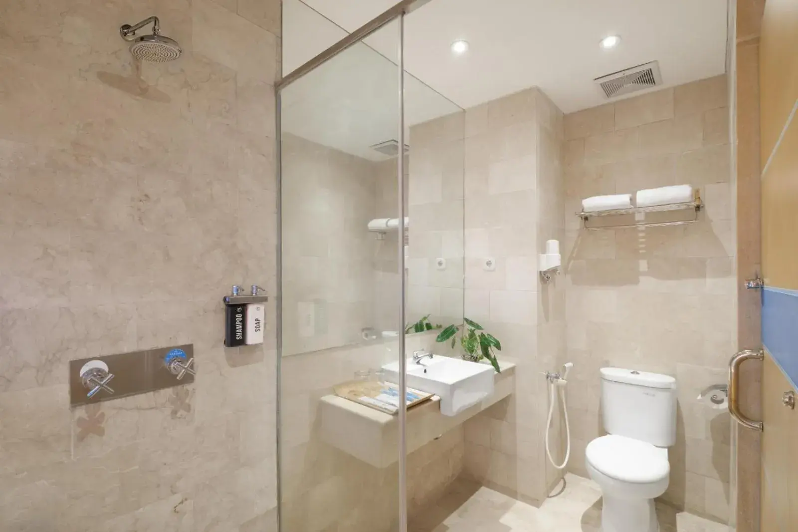 Bathroom in Grand Tebu Hotel Bathroom in Grand Tebu Hotel