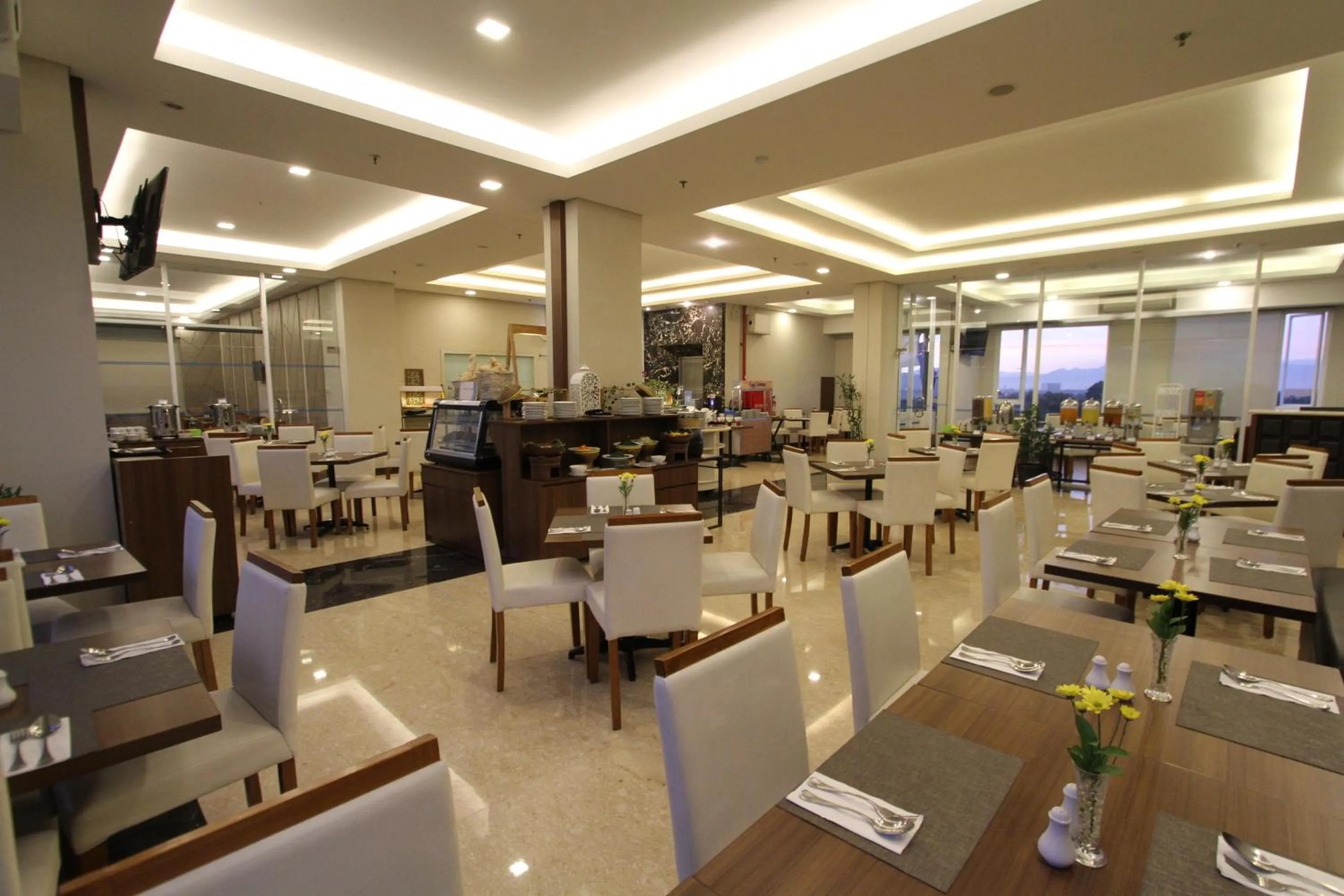 Restaurant/places to eat in Grand Tebu Hotel