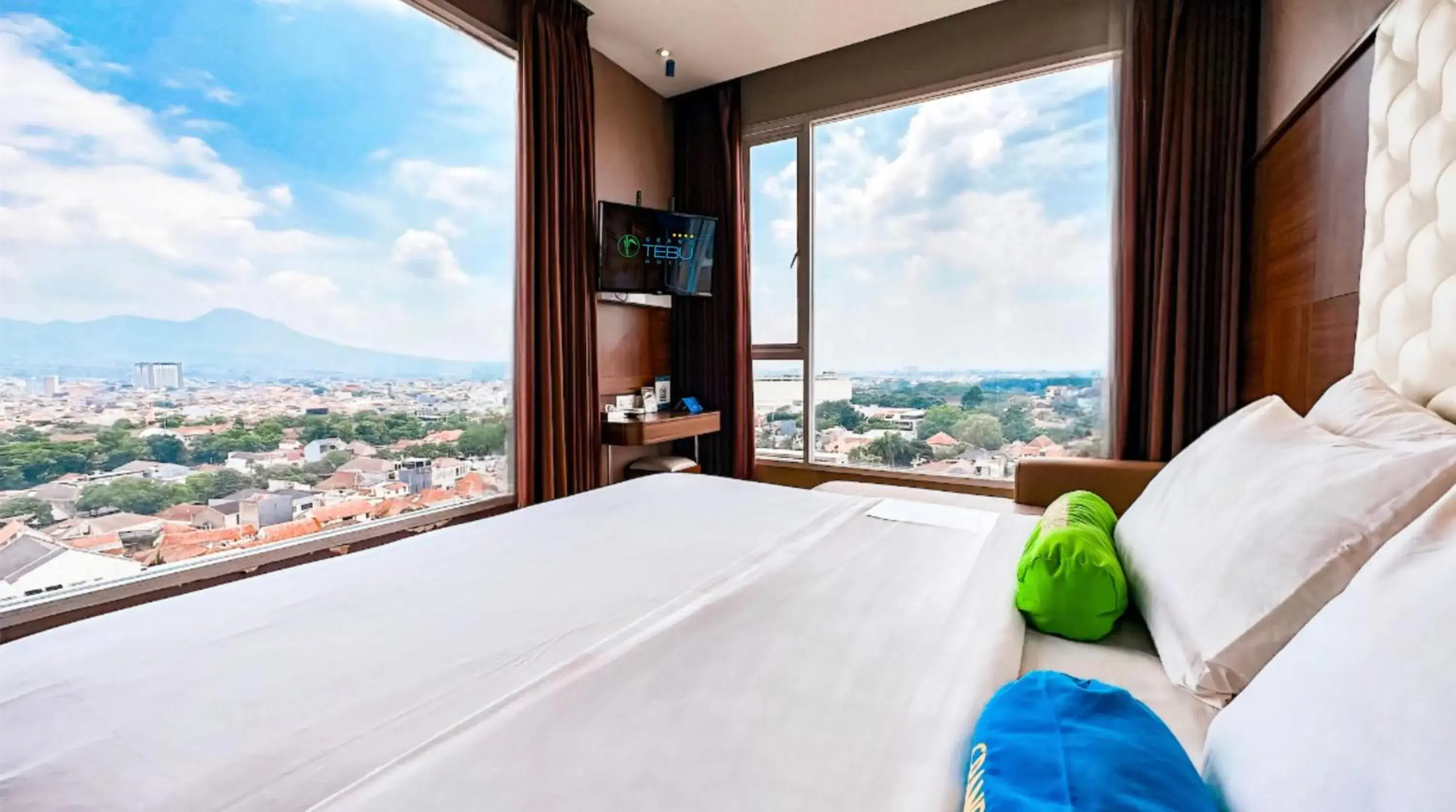 View (from property/room), Bed in Grand Tebu Hotel View (from property/room), Bed in Grand Tebu Hotel