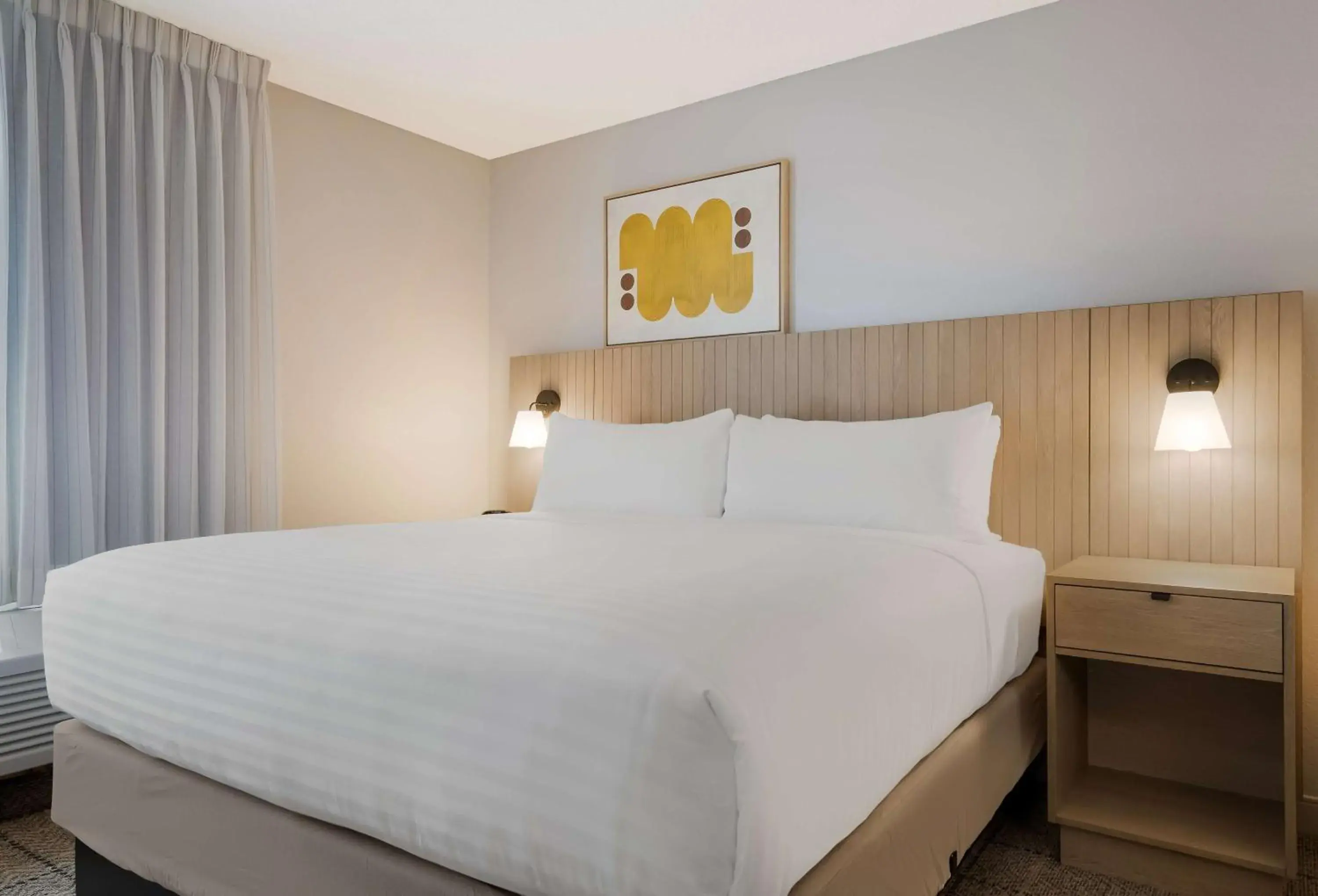 Queen Studio Suite in Sonesta Simply Suites Irvine East Foothill Queen Studio Suite in Sonesta Simply Suites Irvine East Foothill