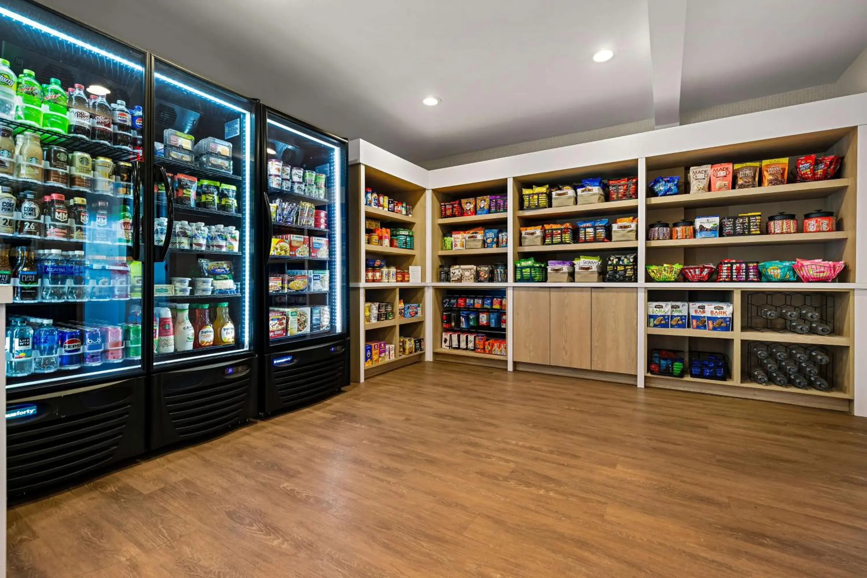 Property building in Sonesta Simply Suites Irvine East Foothill Property building in Sonesta Simply Suites Irvine East Foothill