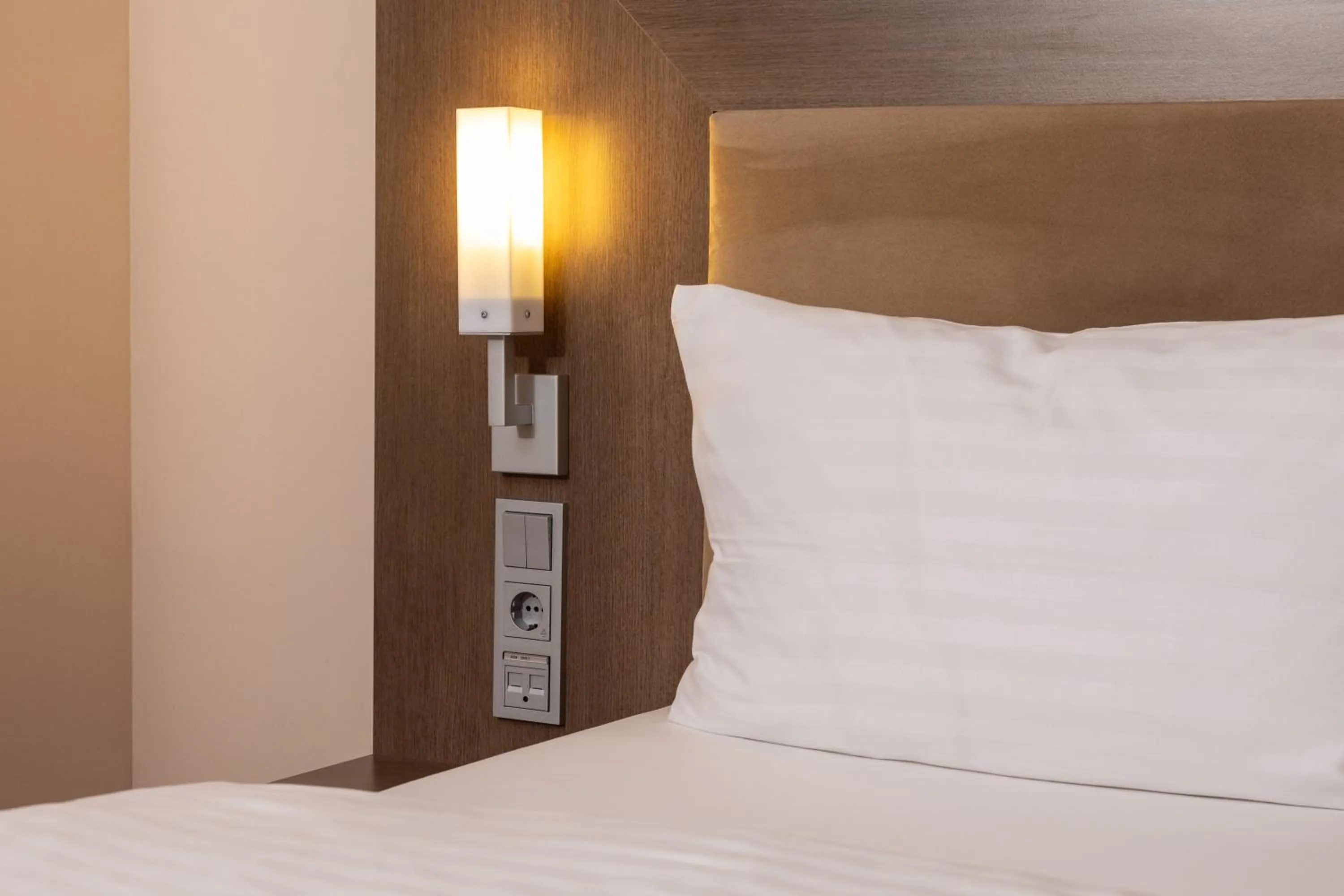 Bed in IntercityHotel Berlin Airport Area North