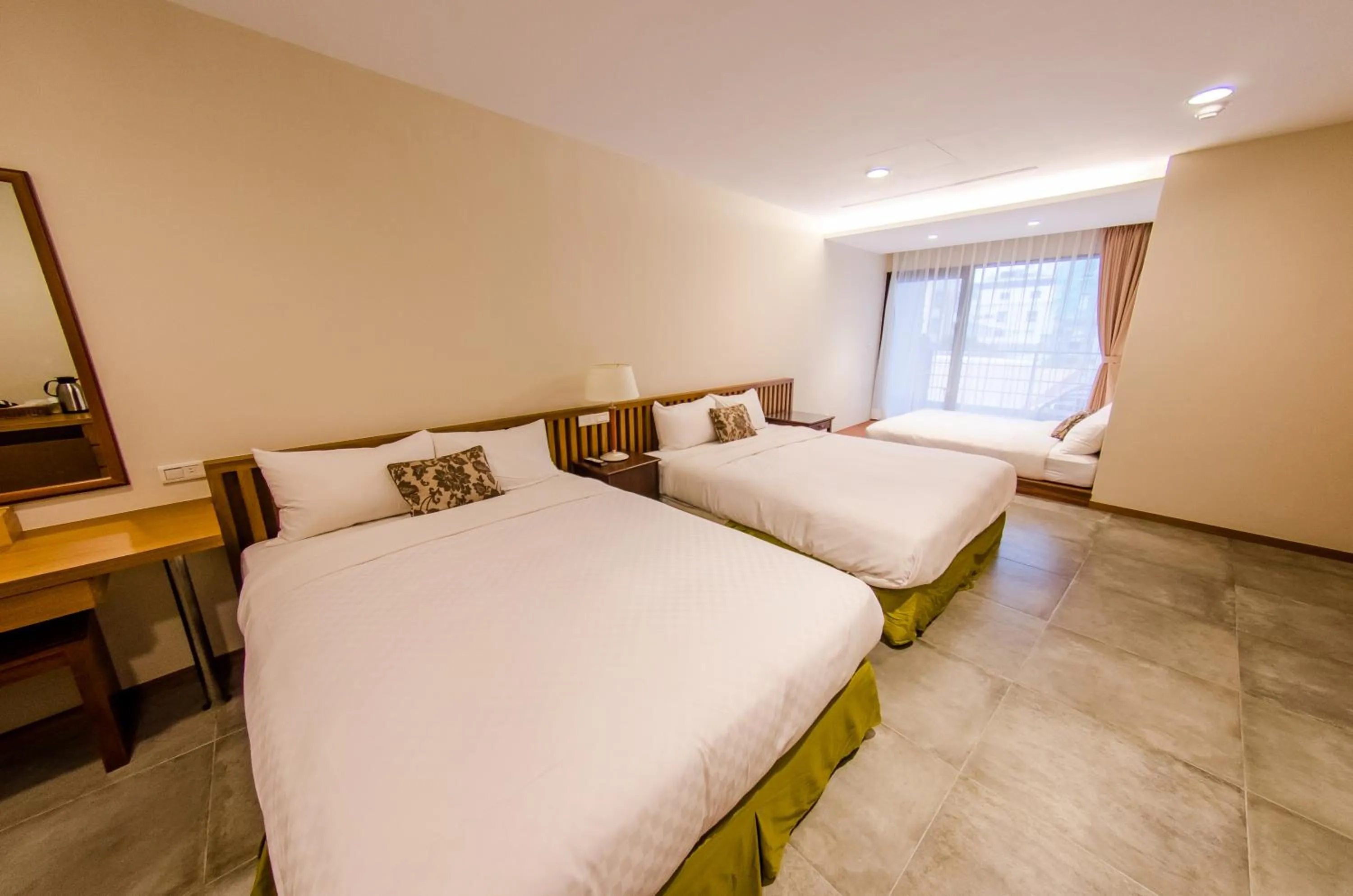 Balcony/Terrace, Bed in Palm Tree Hotel Kenting