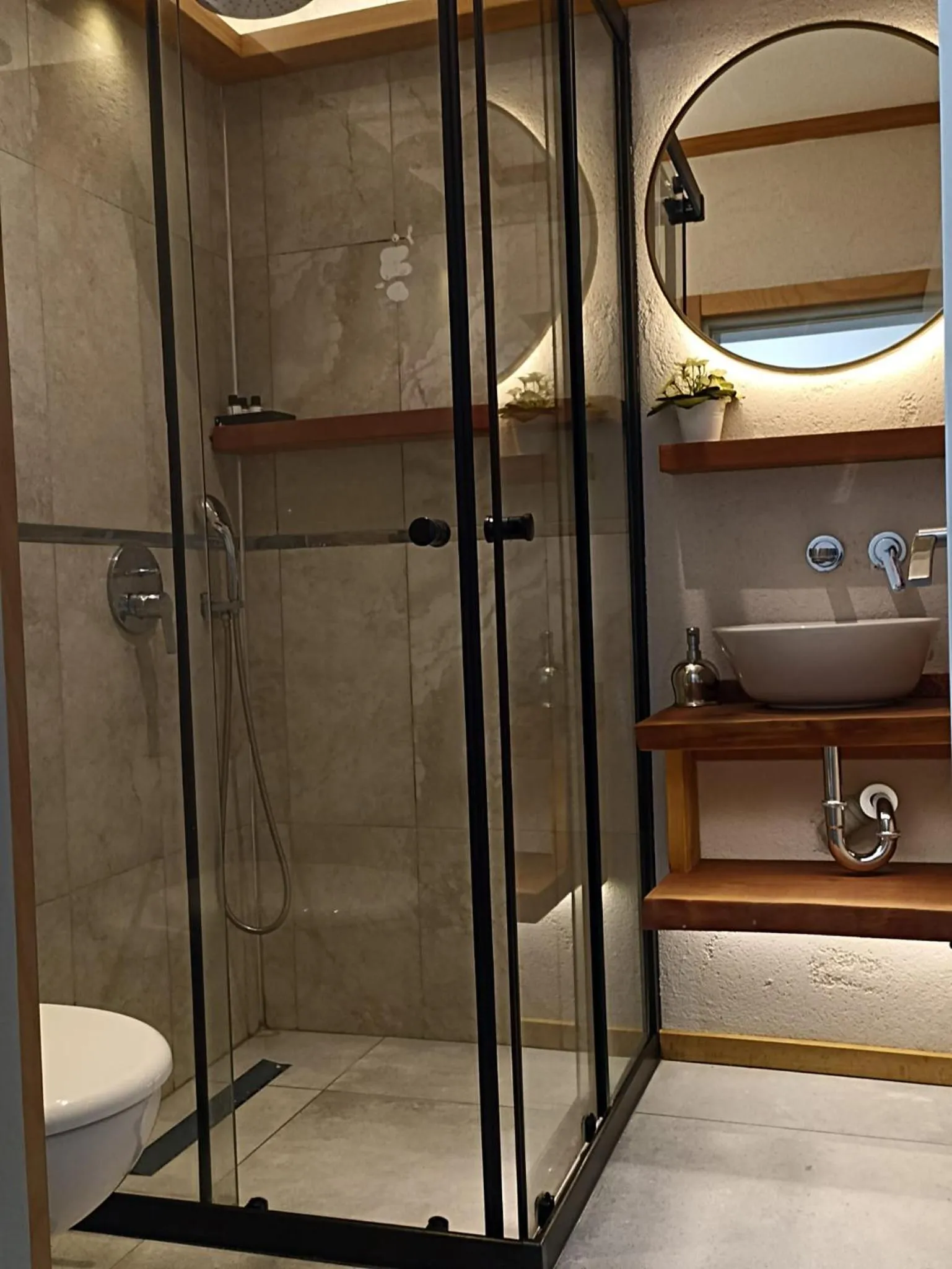 Shower in M Suite