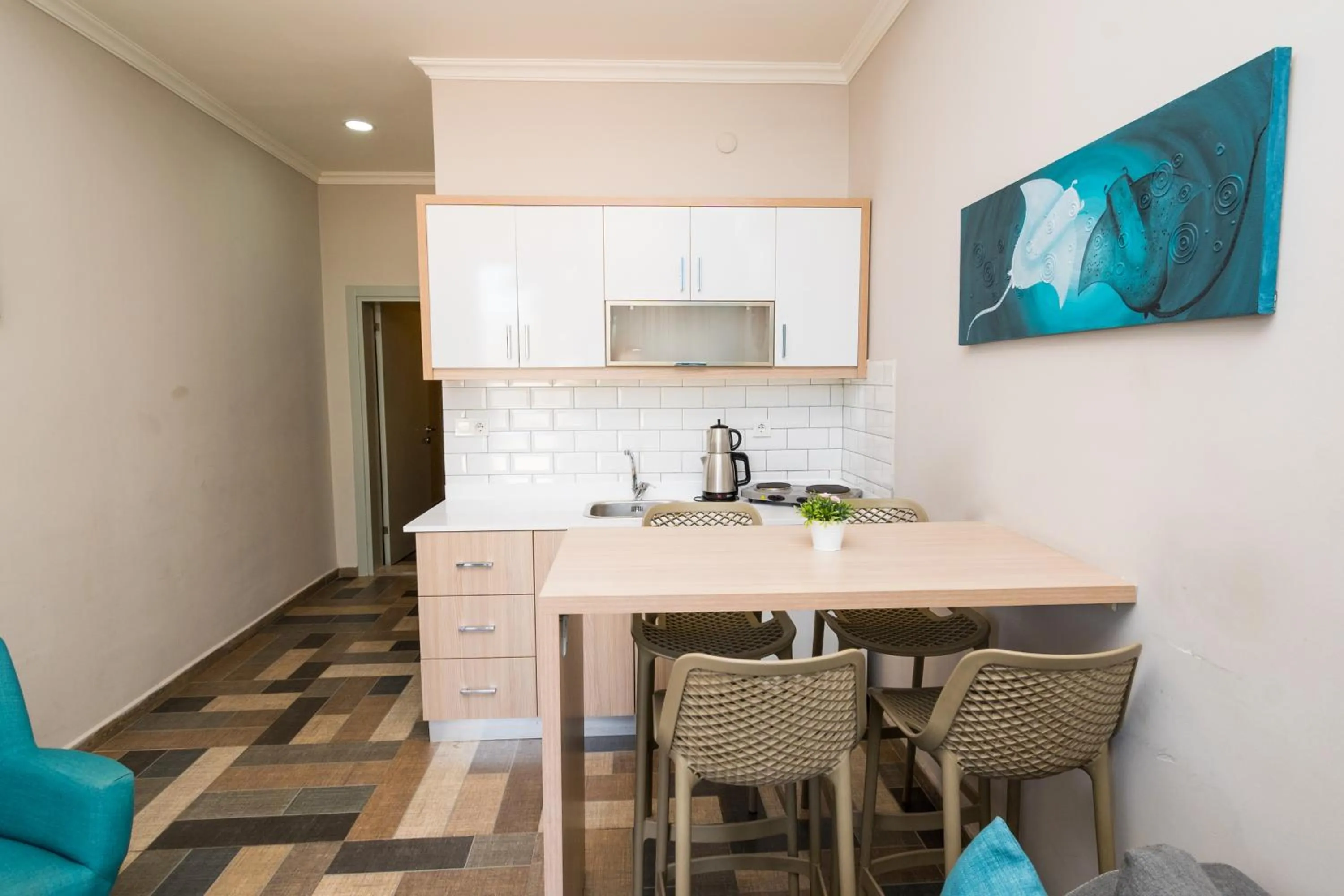 Kitchen or kitchenette in M Suite