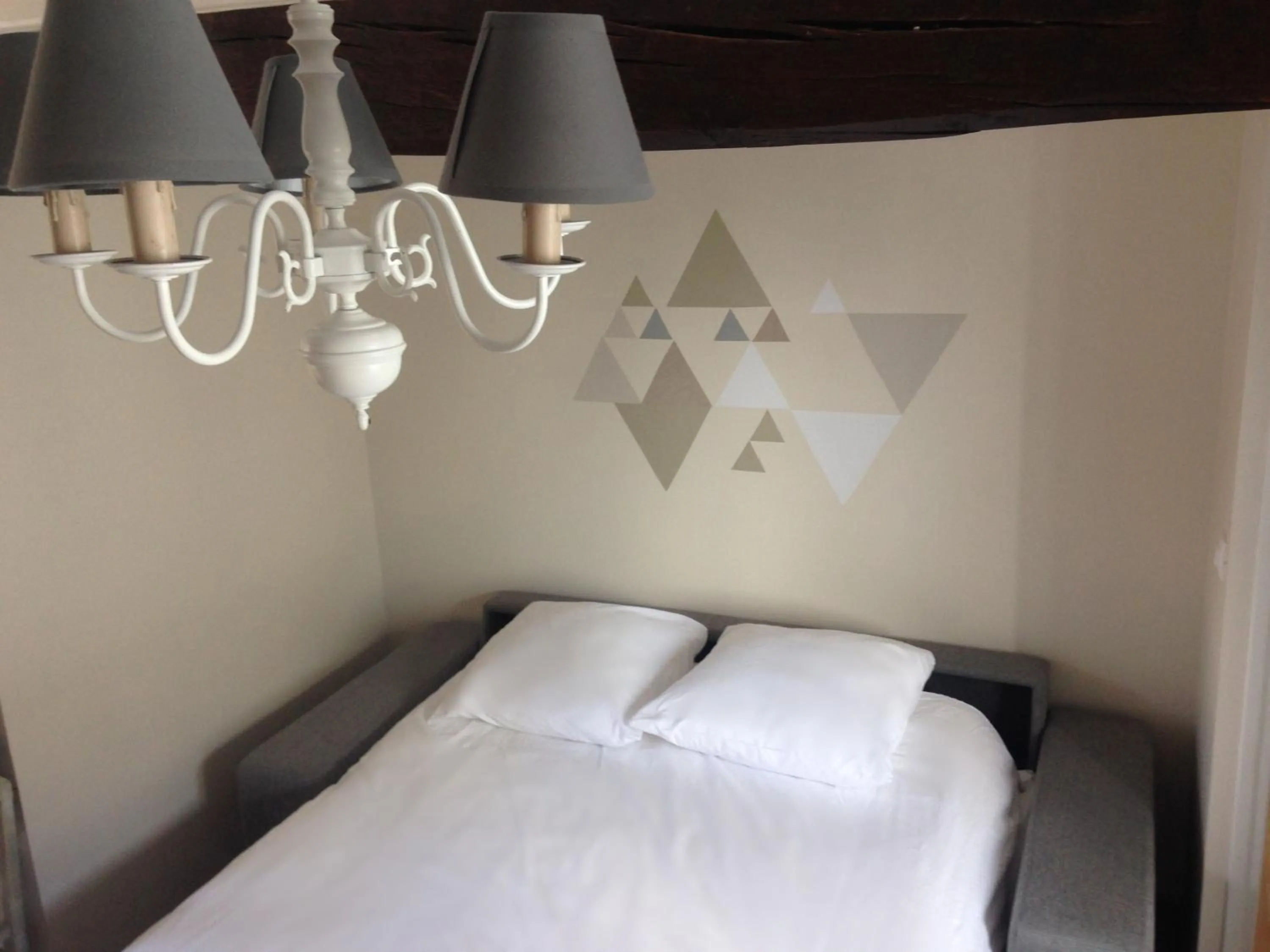 Property building, Bed in Kasaloc