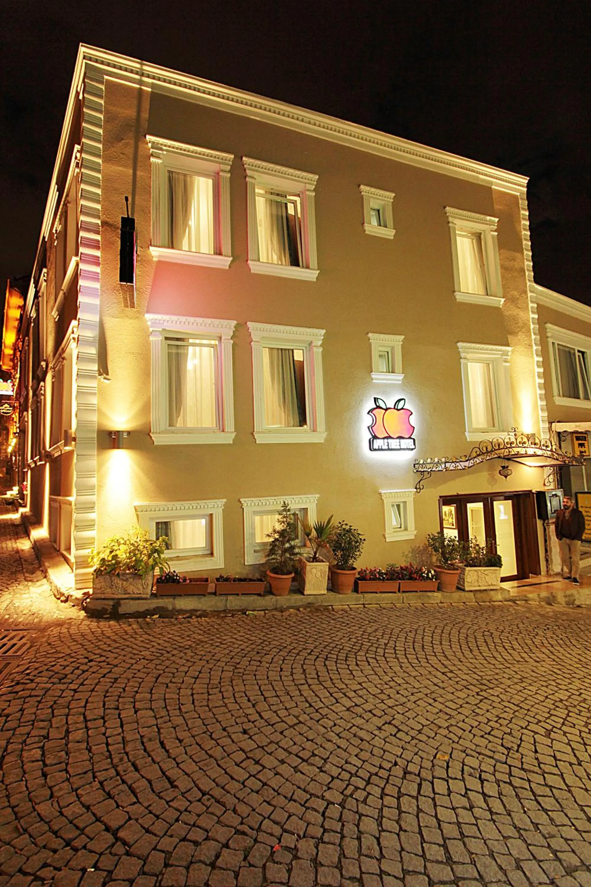 Facade/entrance in Apple Tree Hotel