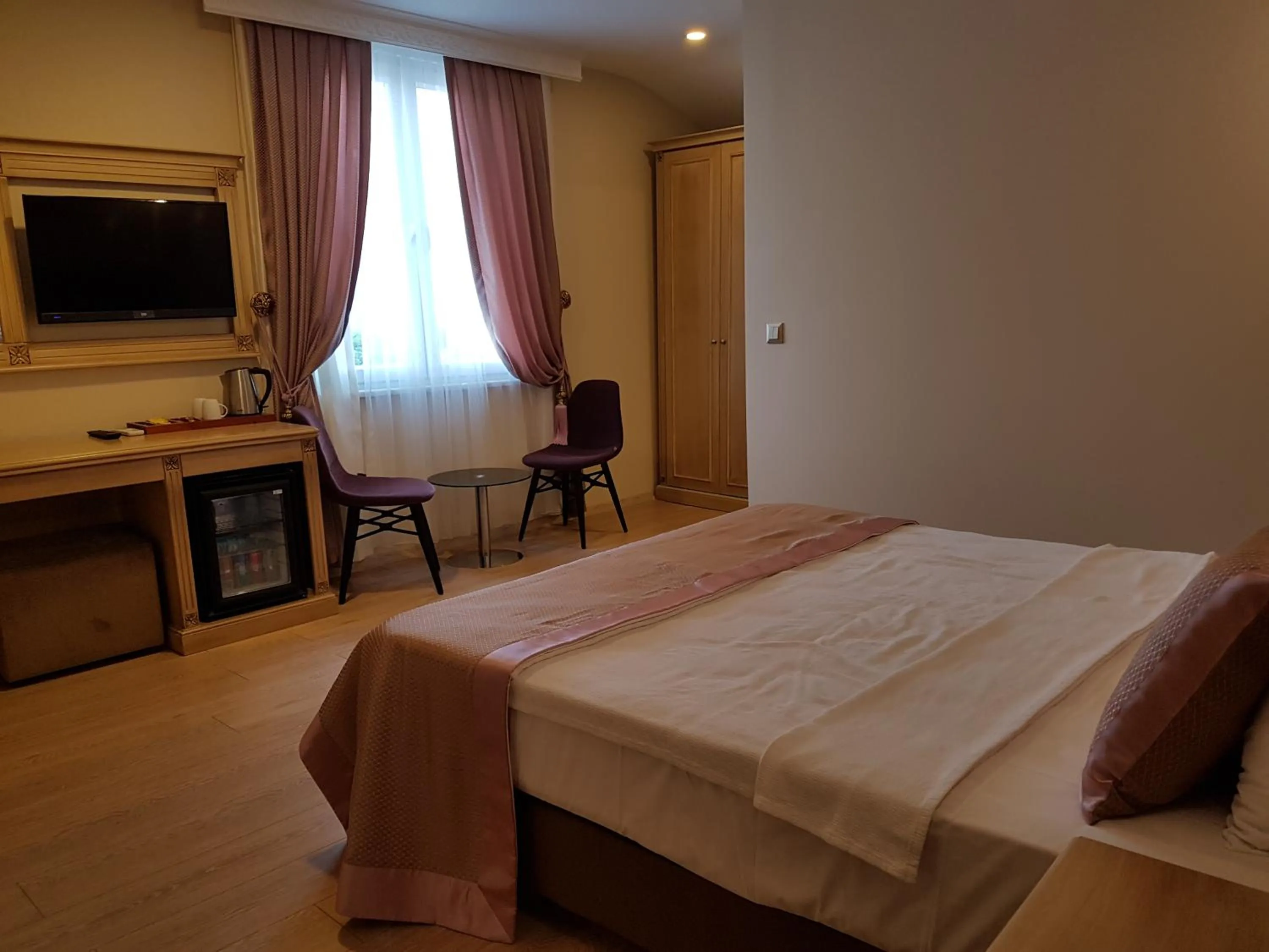 Bed in Apple Tree Hotel