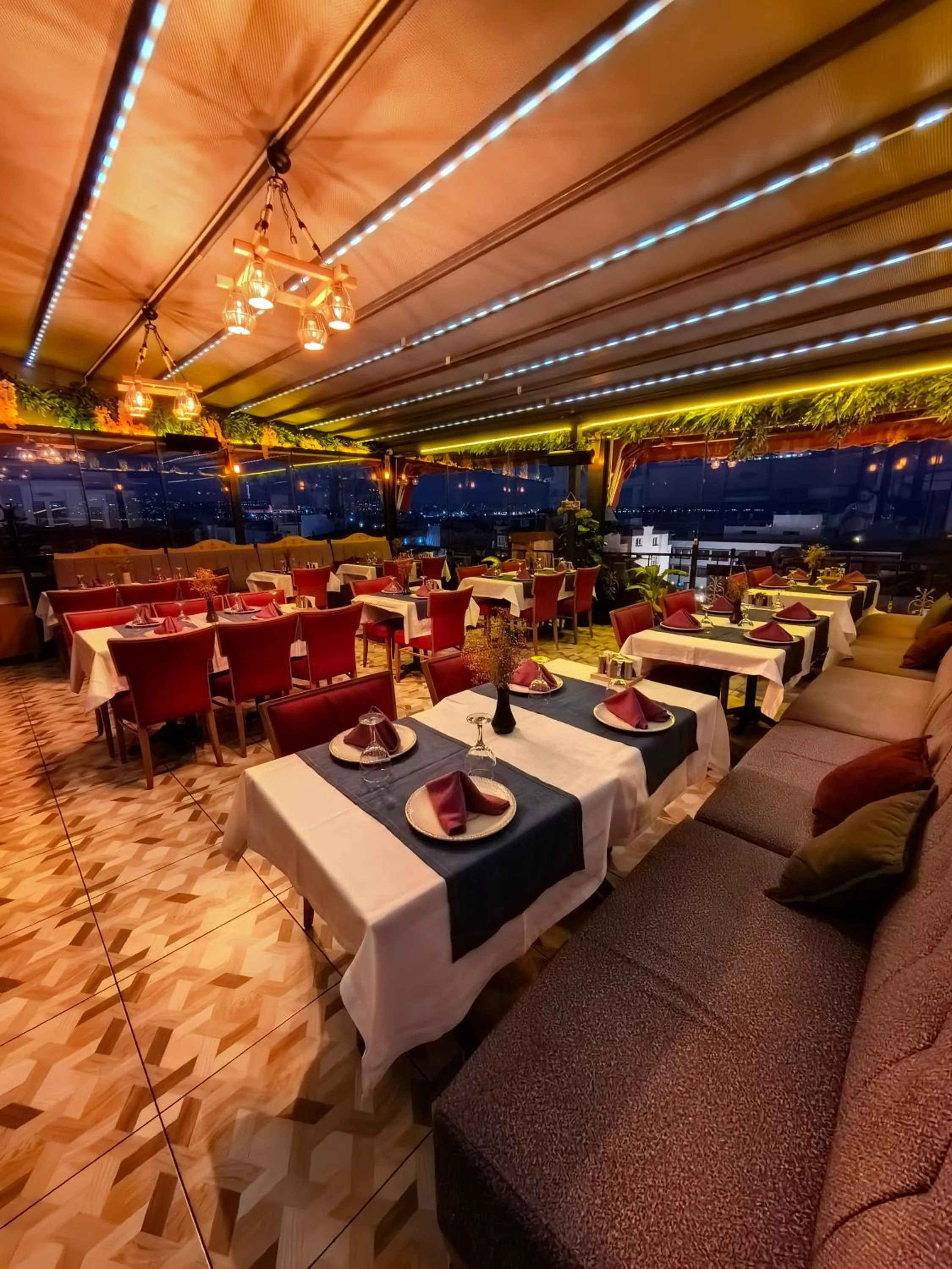 Restaurant/places to eat in Apple Tree Hotel