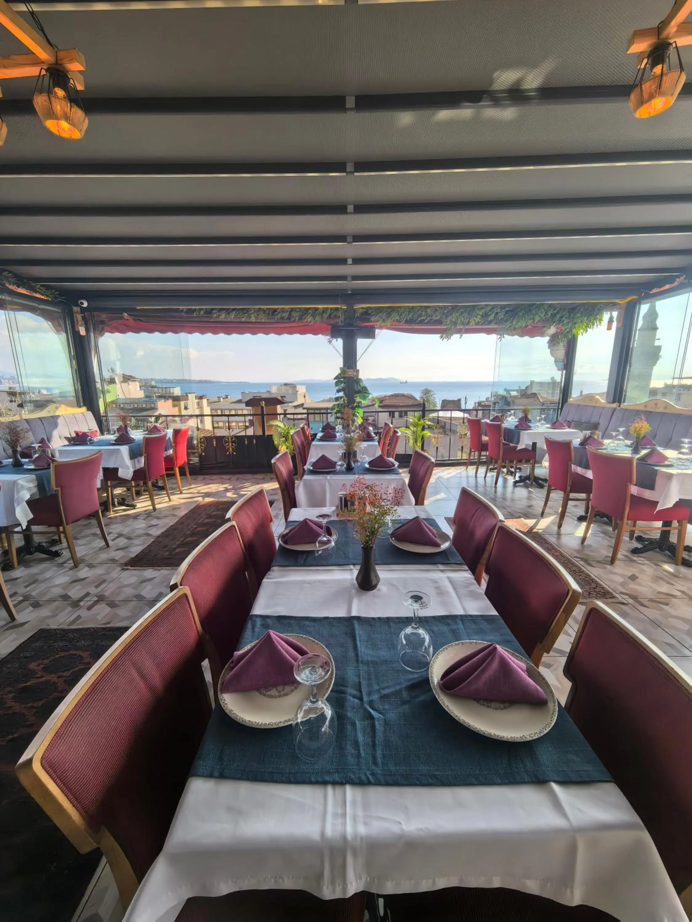 Restaurant/places to eat in Apple Tree Hotel