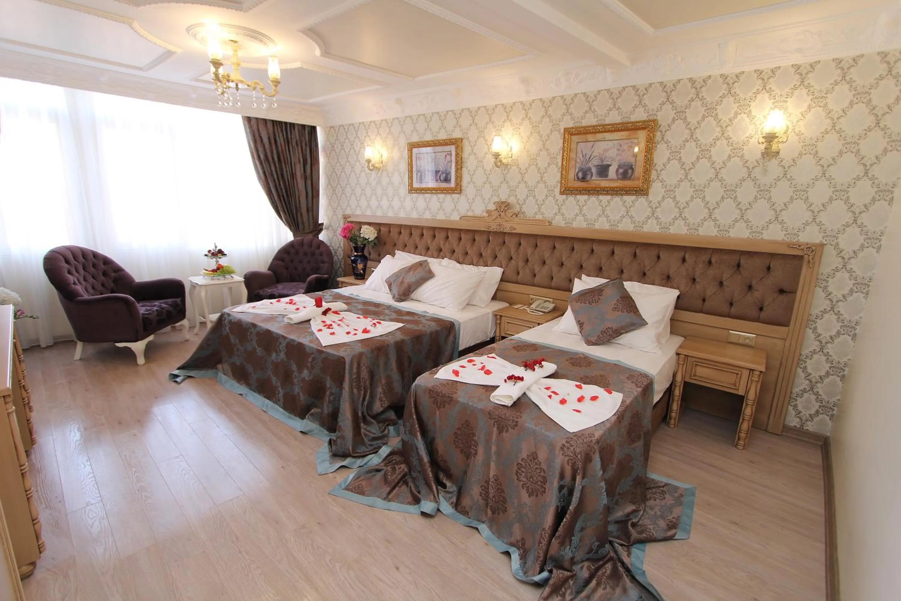 Photo of the whole room, Bed in Apple Tree Hotel