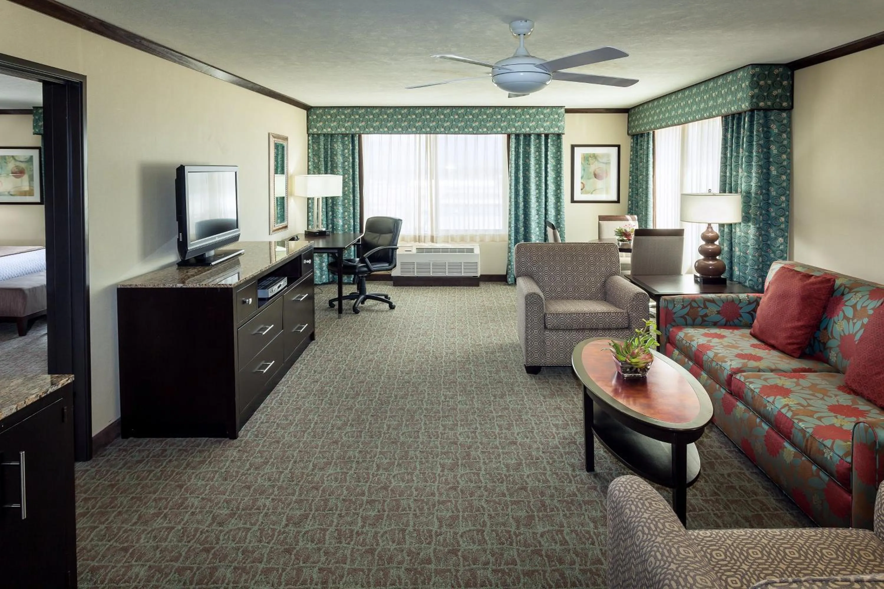 Photo of the whole room in Crowne Plaza Anchorage-Midtown by IHG