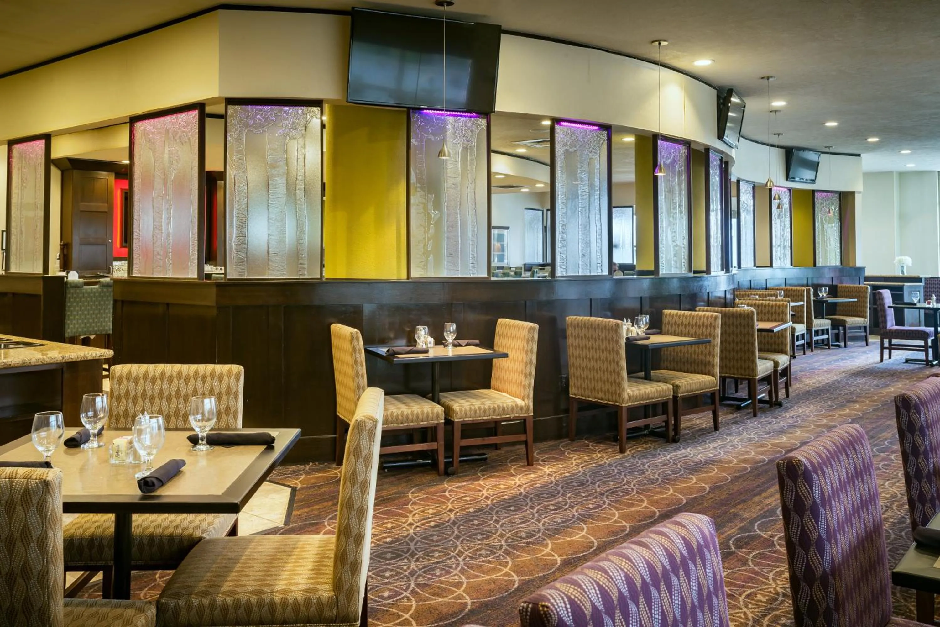 Restaurant/places to eat in Crowne Plaza Anchorage-Midtown by IHG